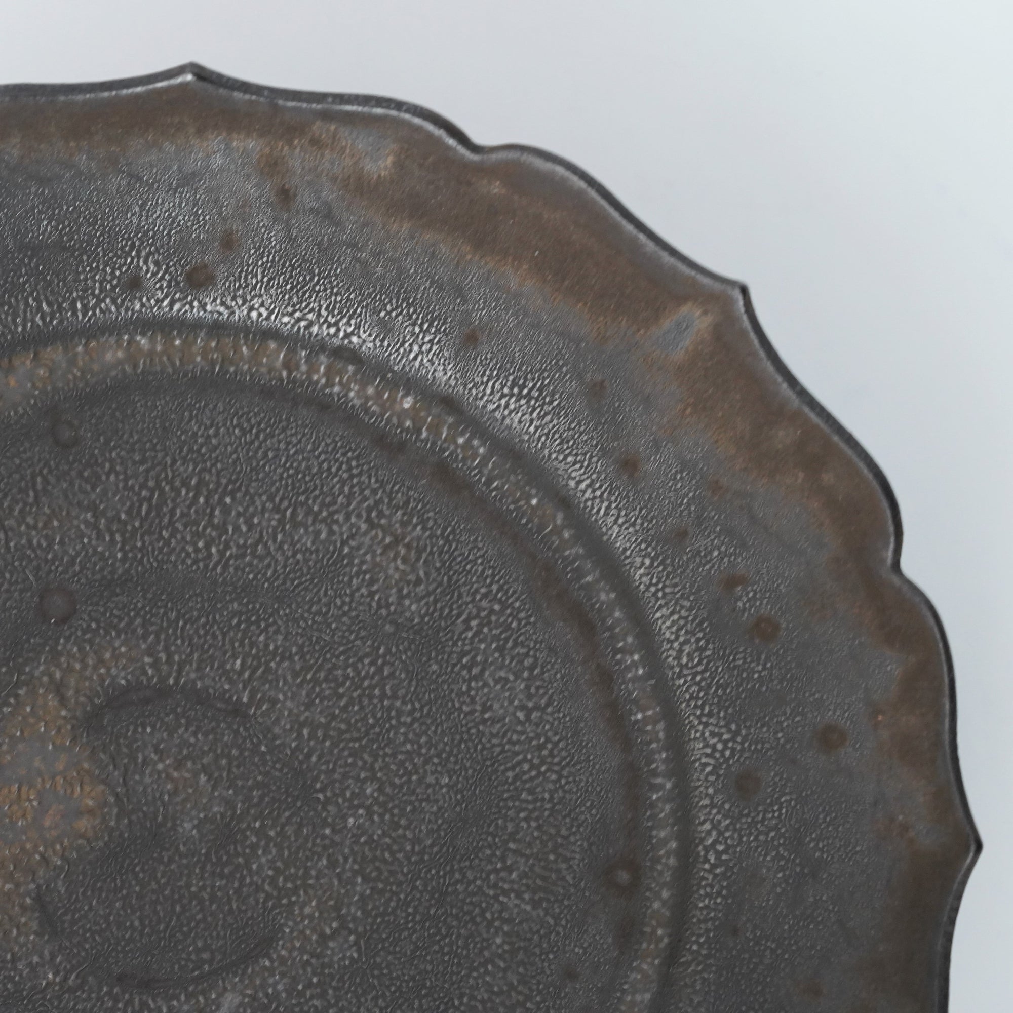 【Hideki Yamamoto】Kuro-yu flower-shaped deflection bowl