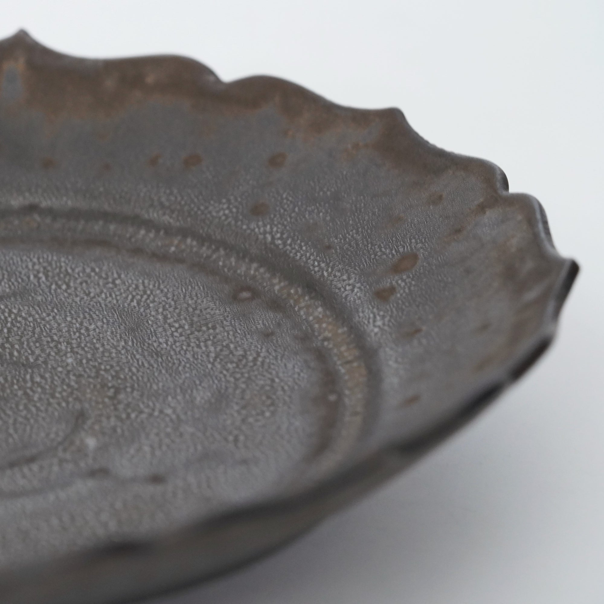 【Hideki Yamamoto】Kuro-yu flower-shaped deflection bowl