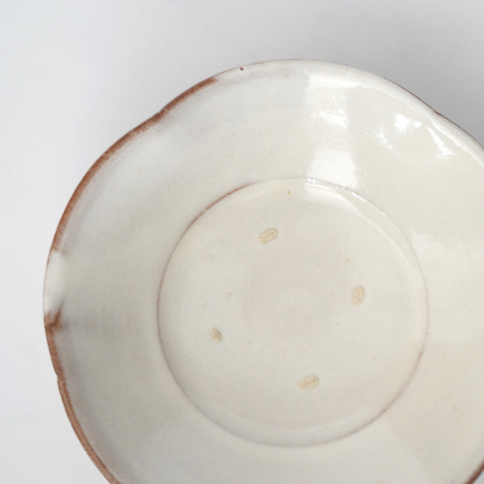 【Fuminari Araga】Kohiki round flower shaped flat Mukou-zuke