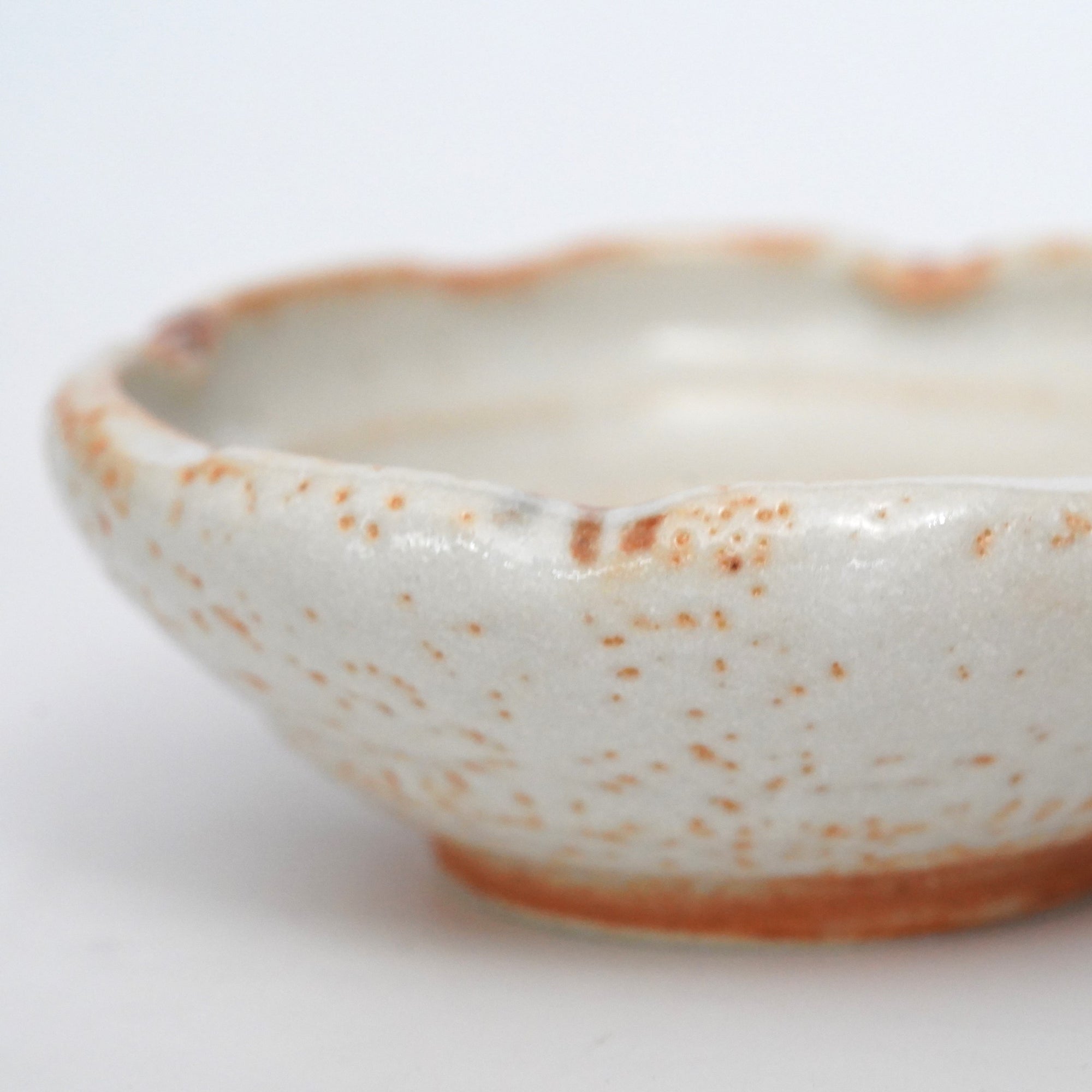 志野錆絵4押段付4.5鉢