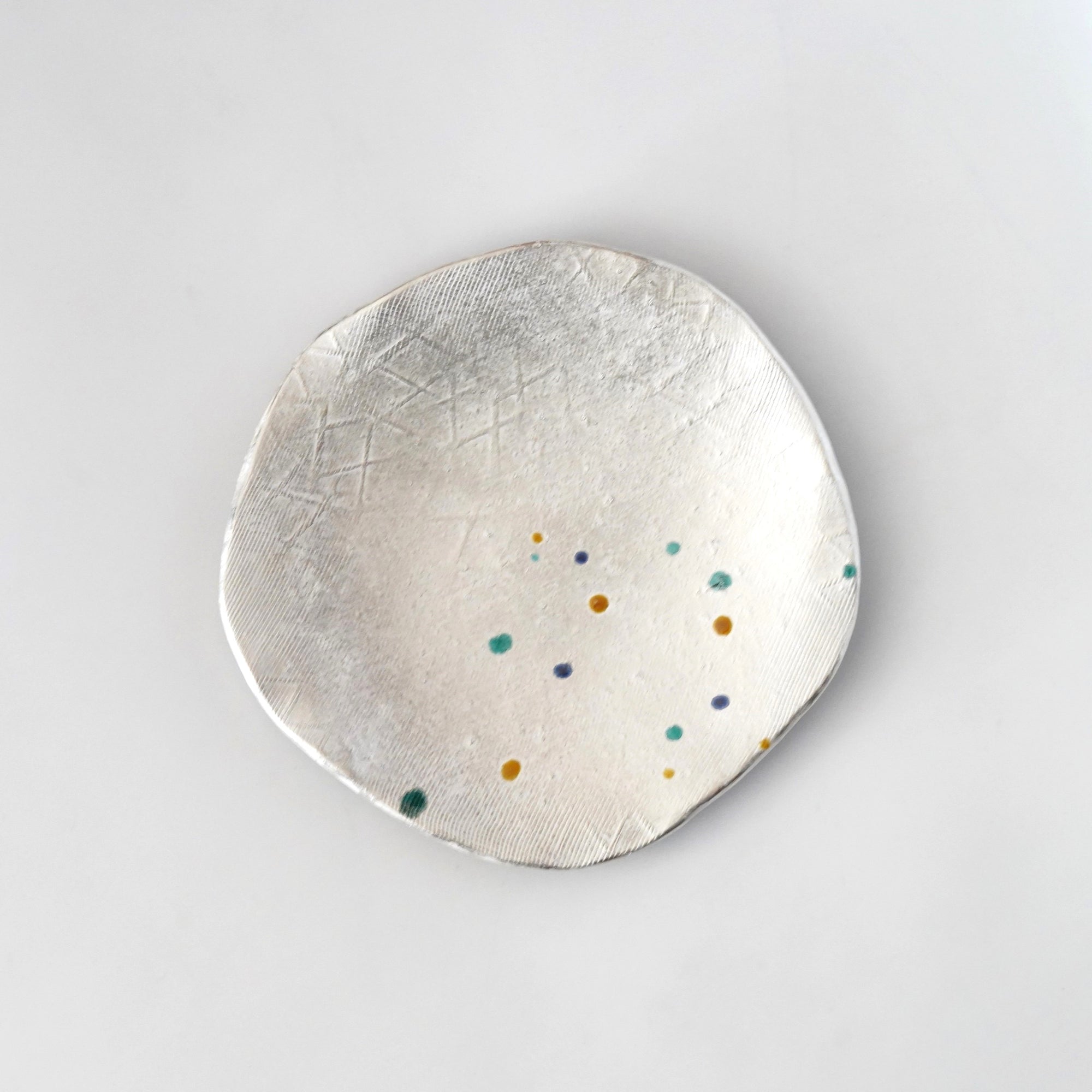 【伊勢崎紳】銀彩叩平向付 6寸