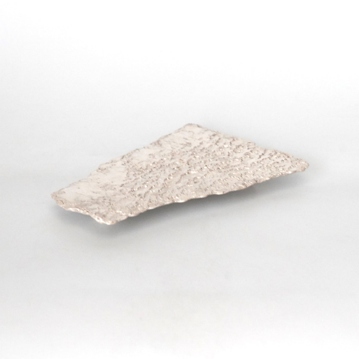 野田里美】銀樹三つ足皿 – うつわ御結