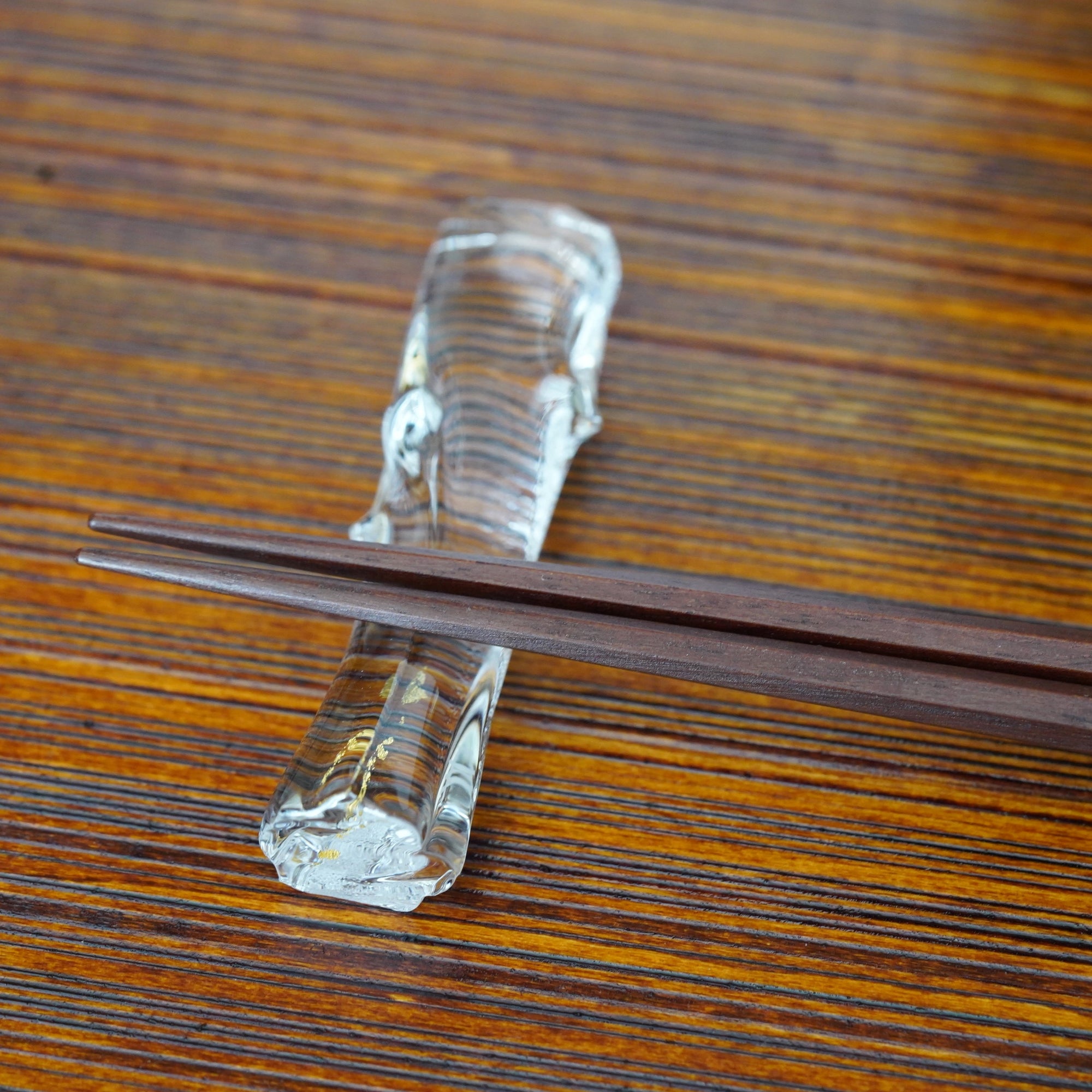 【中村真紀】箸置 樹(透明・金)