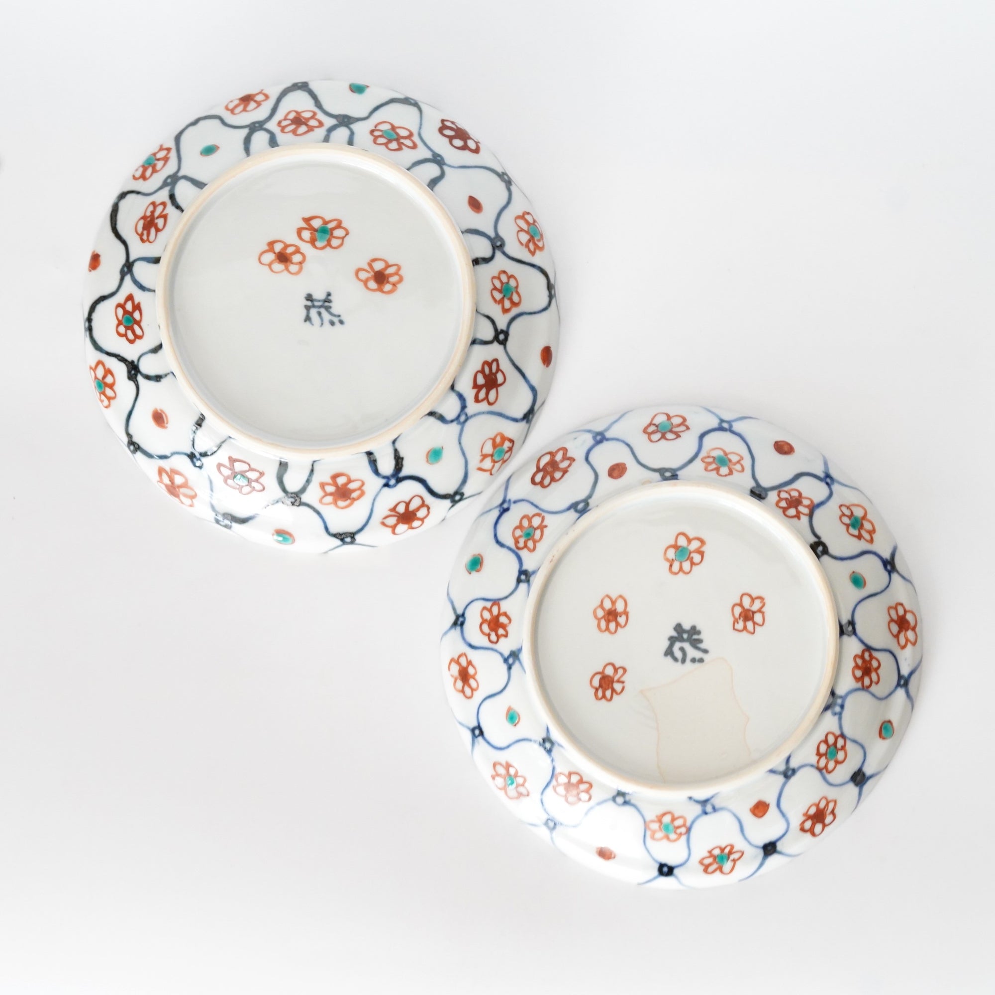 square flower patterned diamond-shaped plate