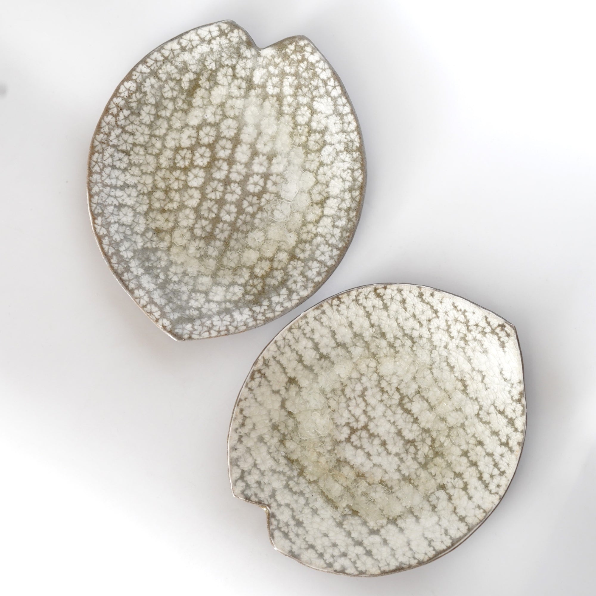 【Hideki Yamamoto】Glass glazed Mishima-de Flower petal-shaped plate