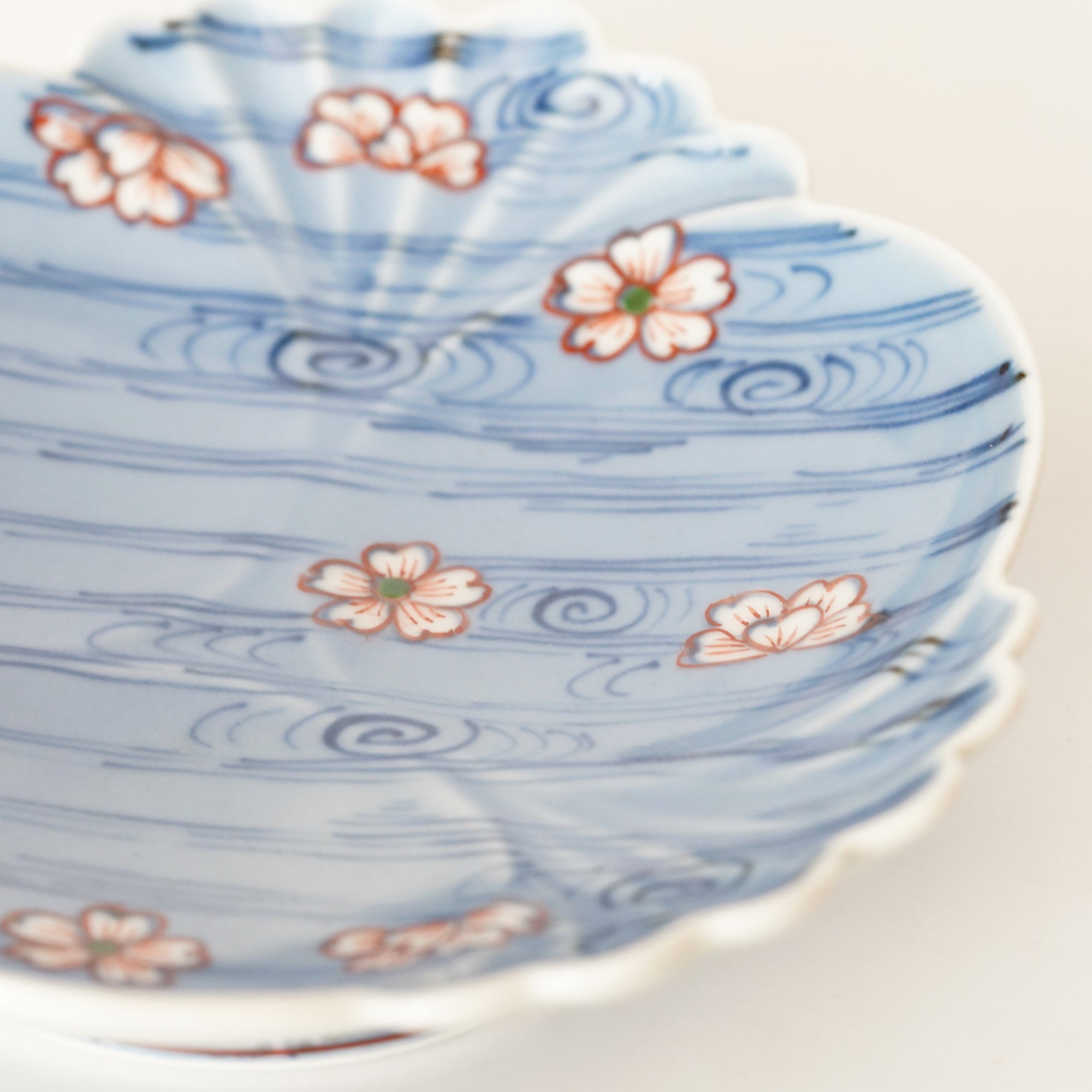 5-inch plate with ink-filled treasures and flowers and birds pattern
