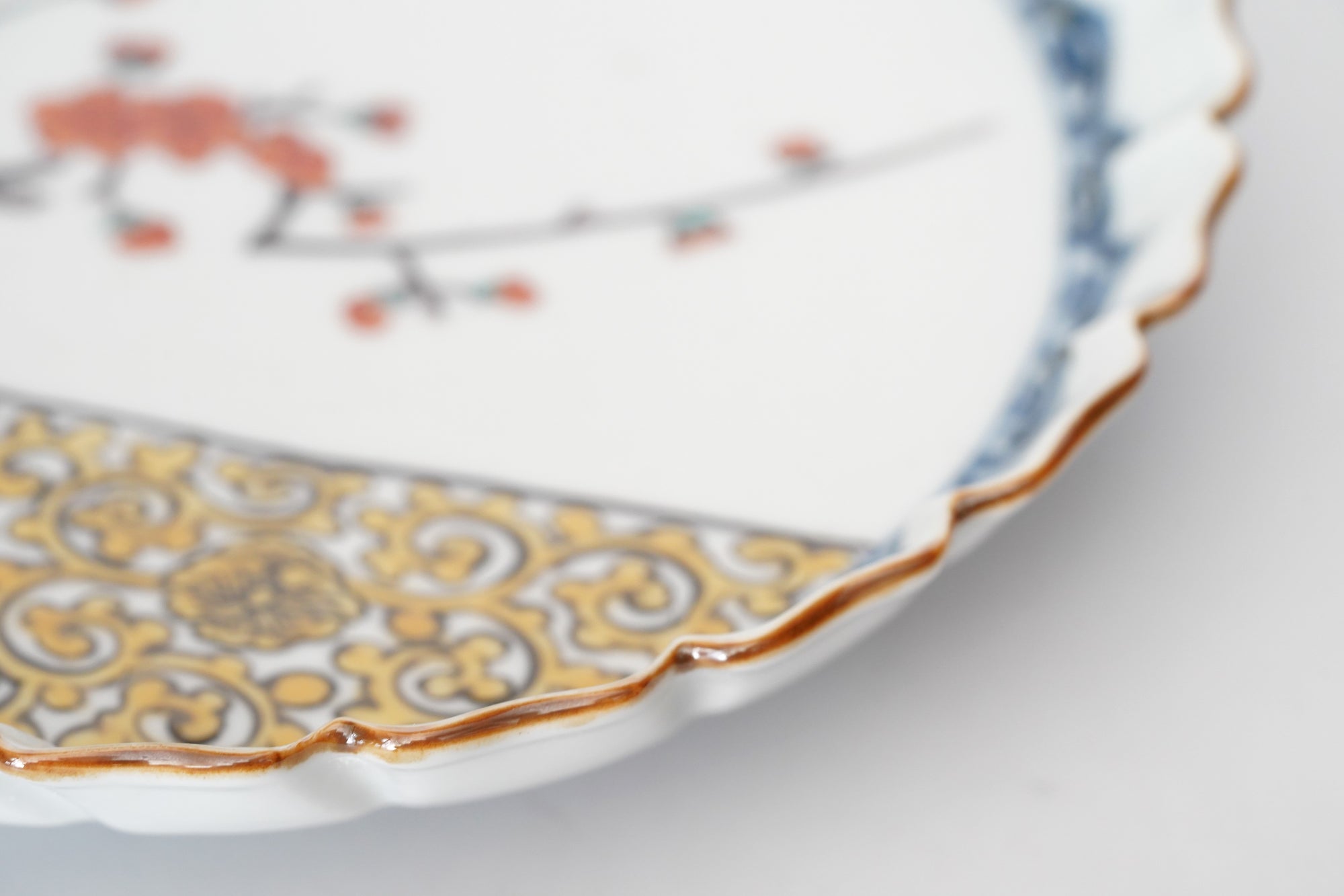 5-inch plate with ink-filled treasures and flowers and birds pattern