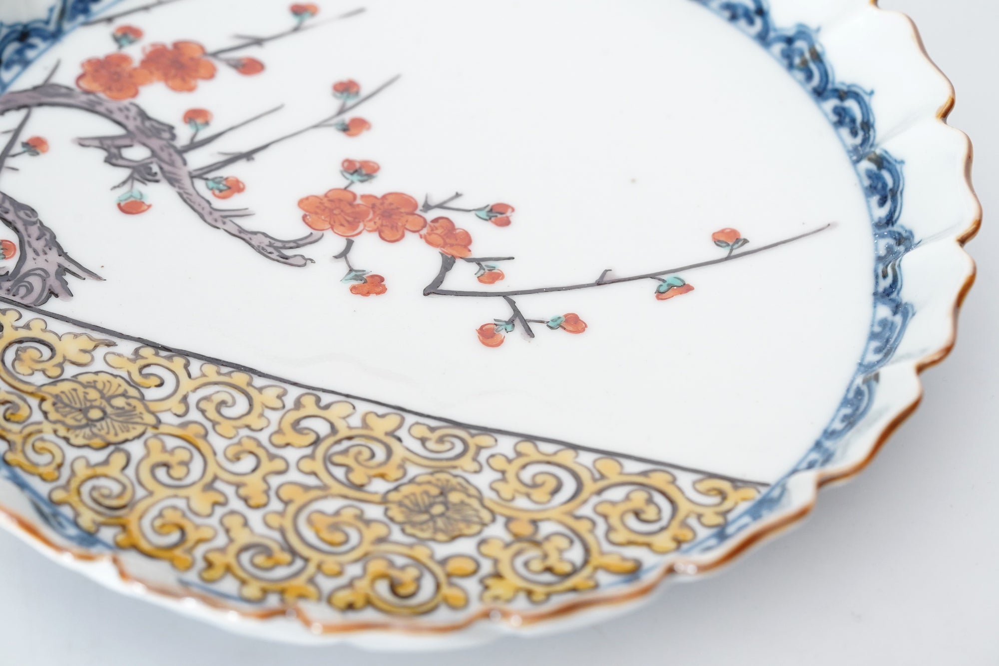 5-inch plate with ink-filled treasures and flowers and birds pattern