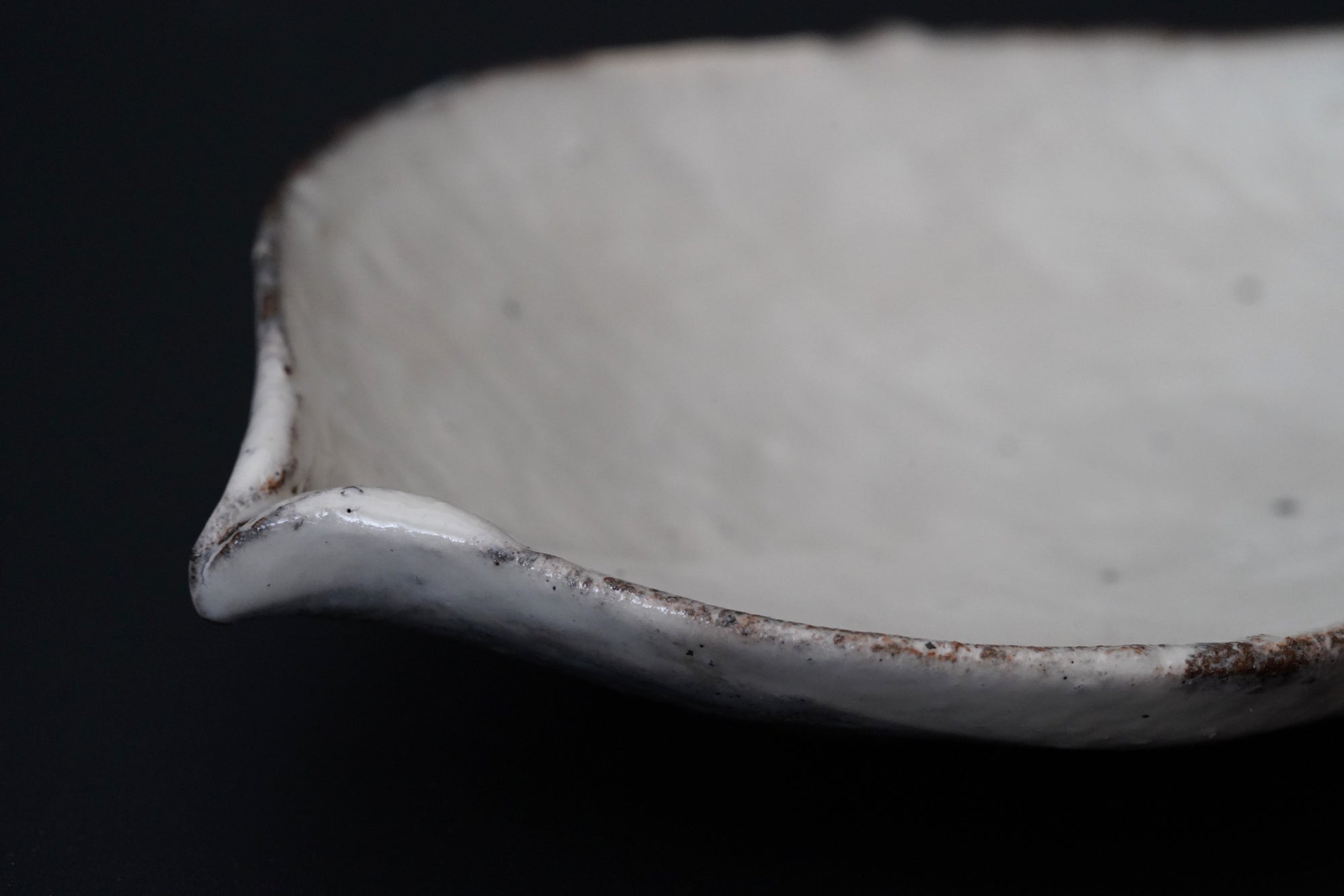 【辻村 塊】粉引向付 蓮弁