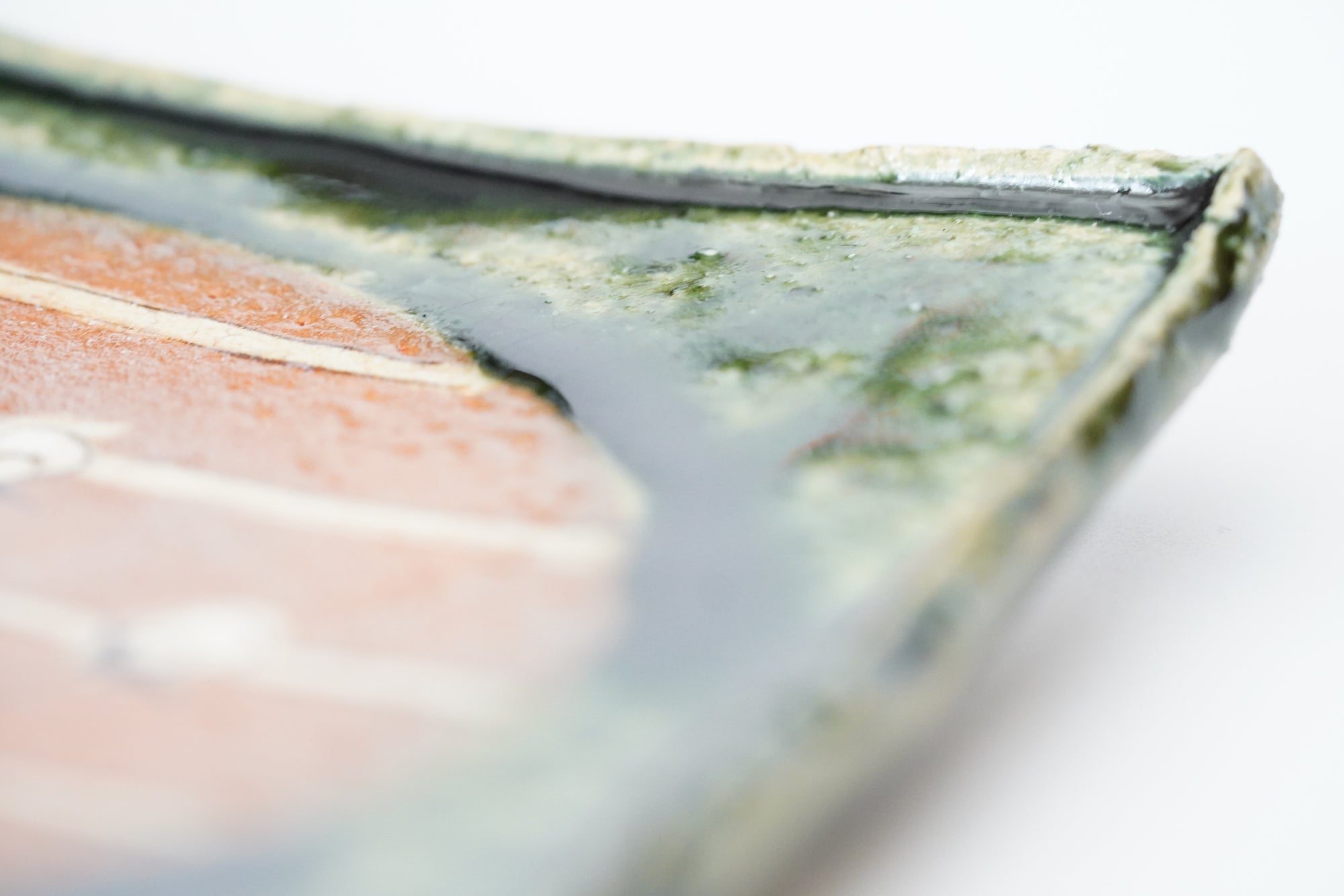 scarlet rectangular plate