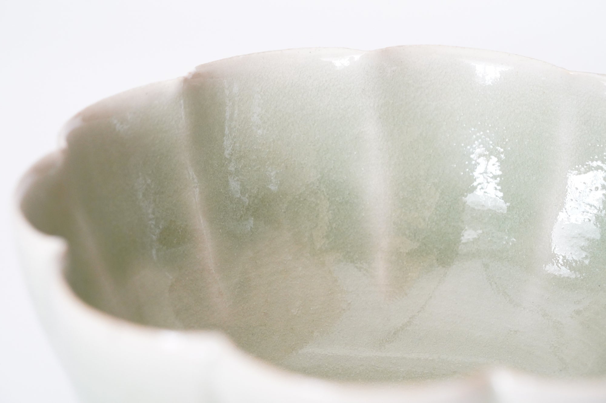 【岡本作礼】翠青唐津輪花鉢