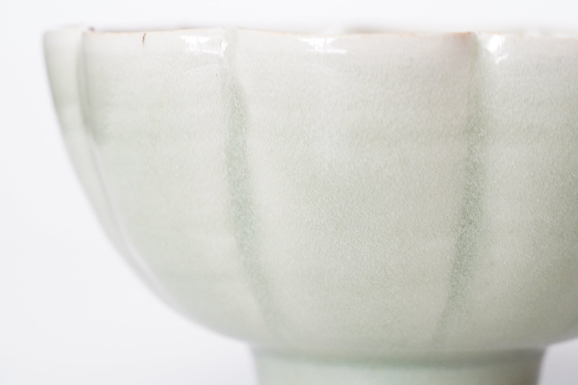 【岡本作礼】翠青唐津輪花鉢