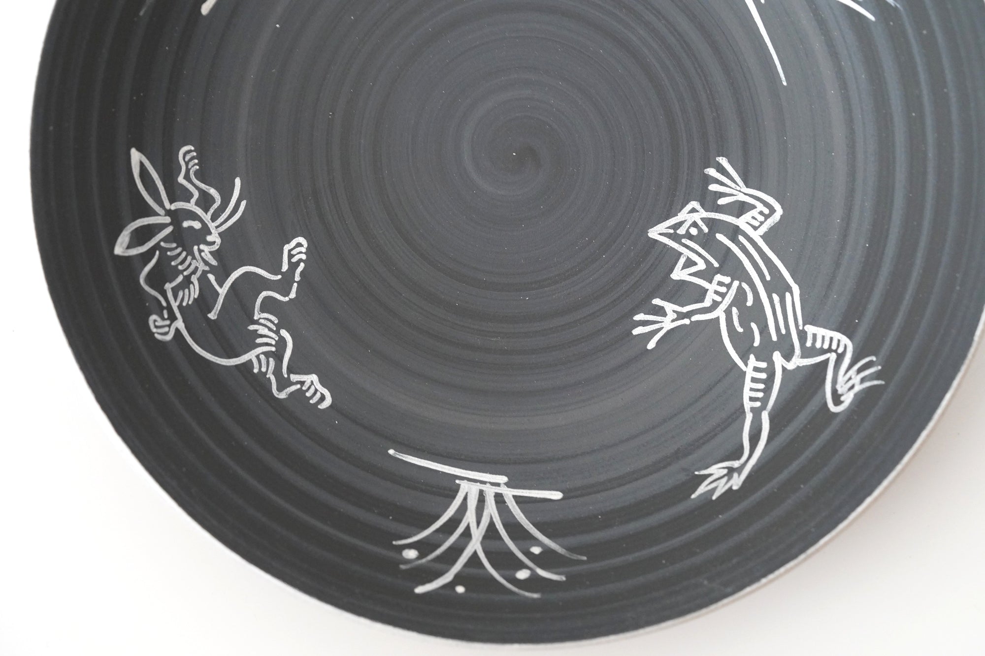 黒巻銀彩鳥獣戯画5.3寸鉢