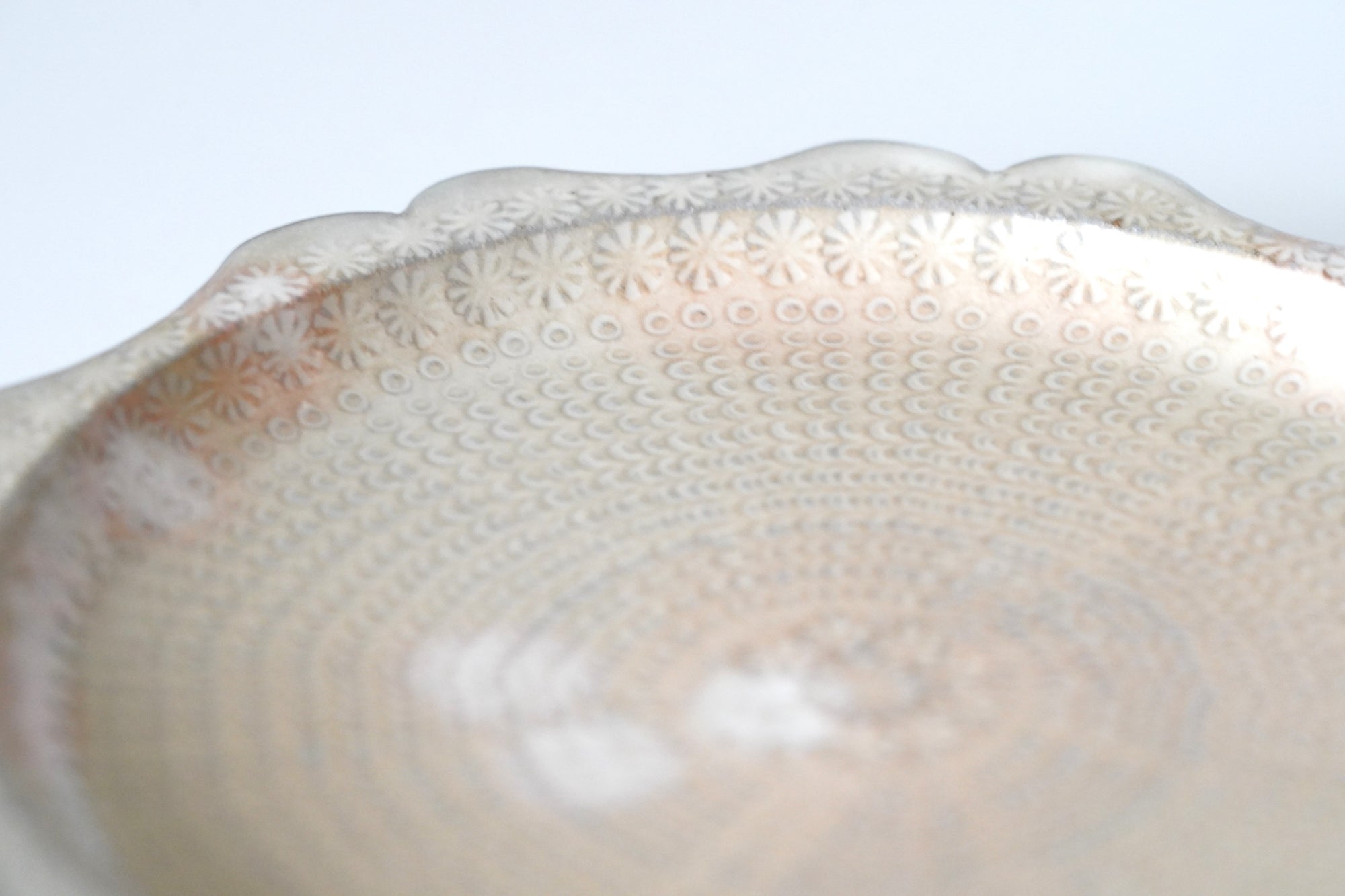 【宮里絵美】三島手輪花皿 14.5cm