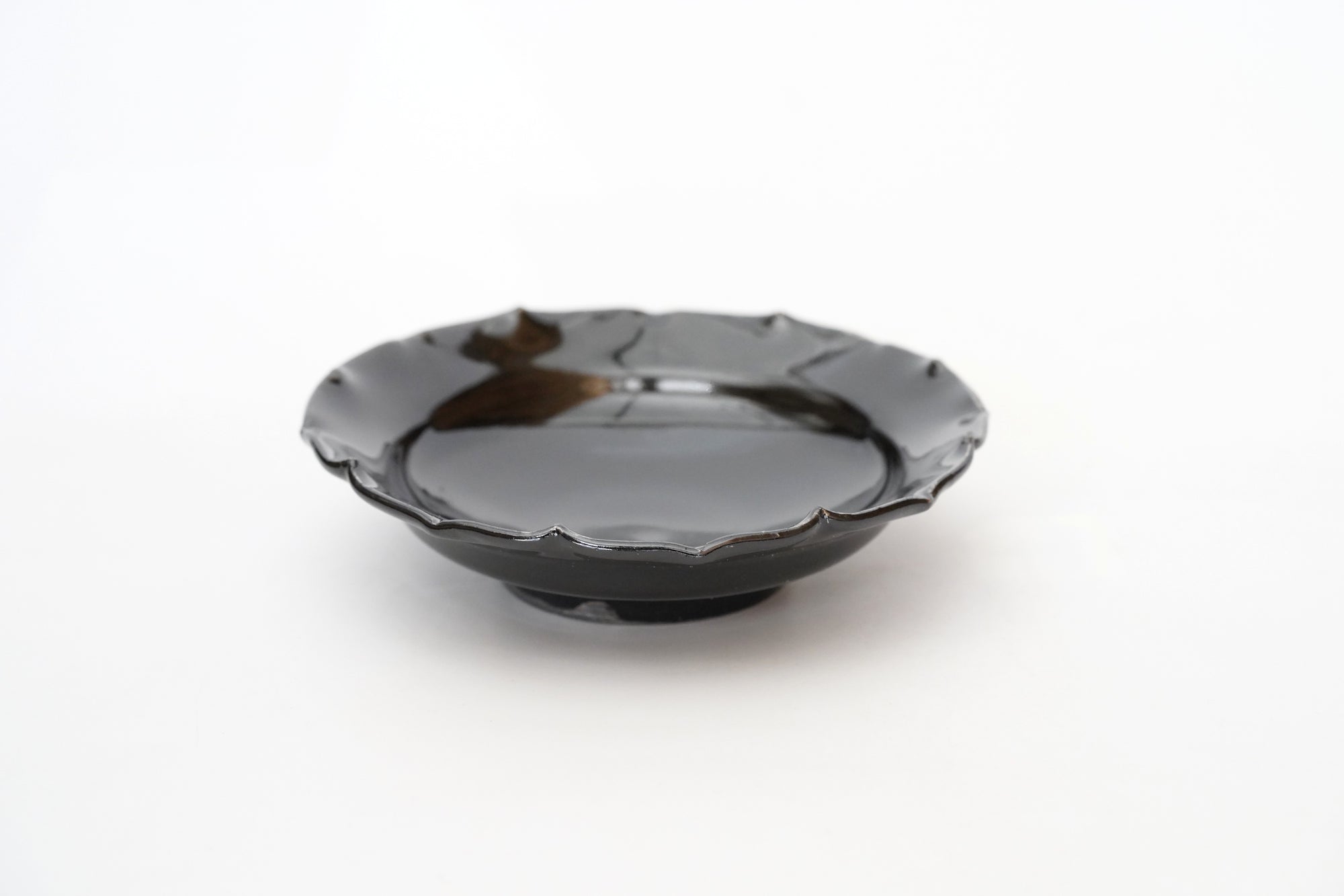 【井銅心平】黒釉輪花小皿