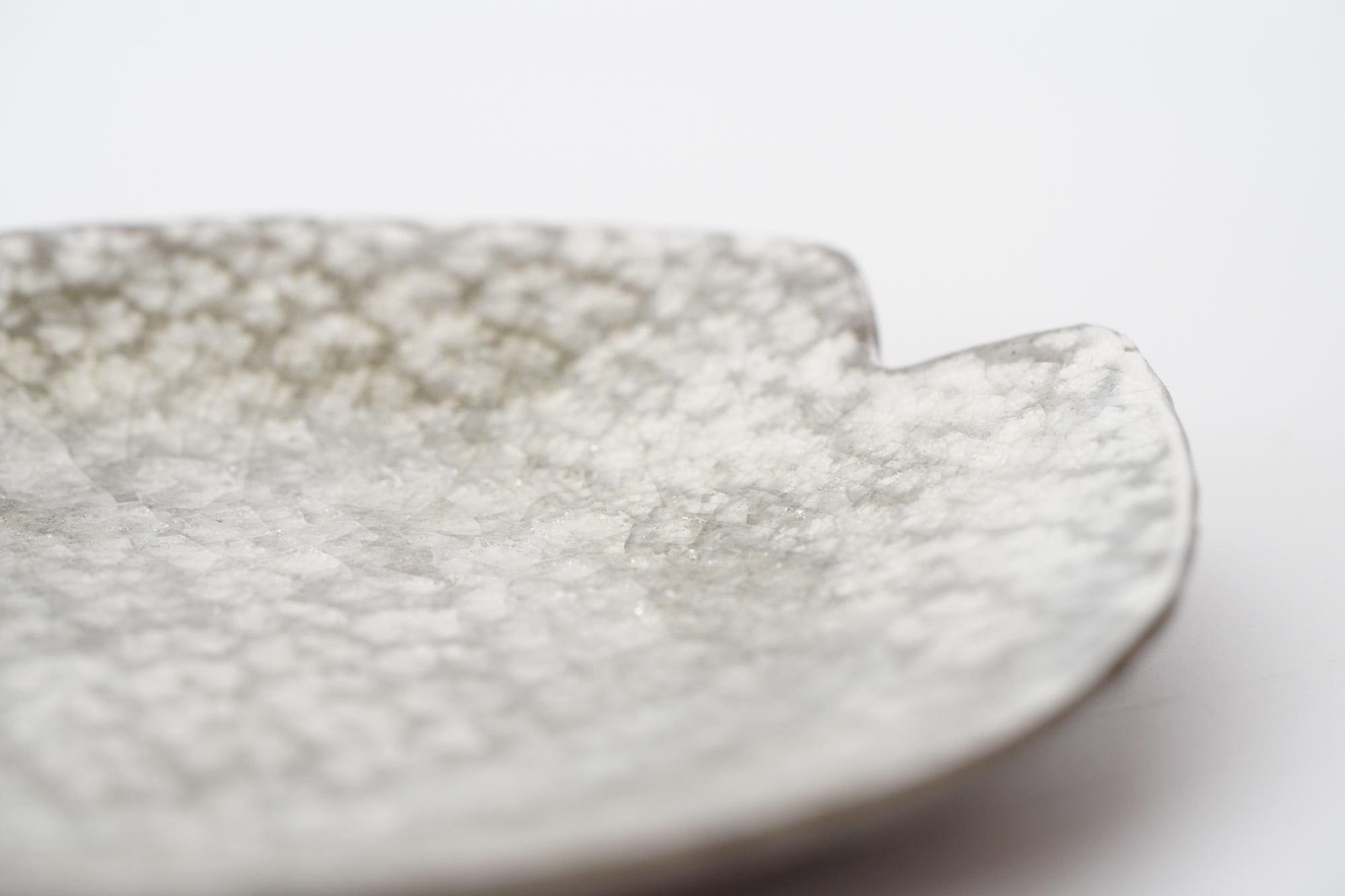 【Hideki Yamamoto】Glass glazed Mishima-de Flower petal-shaped plate