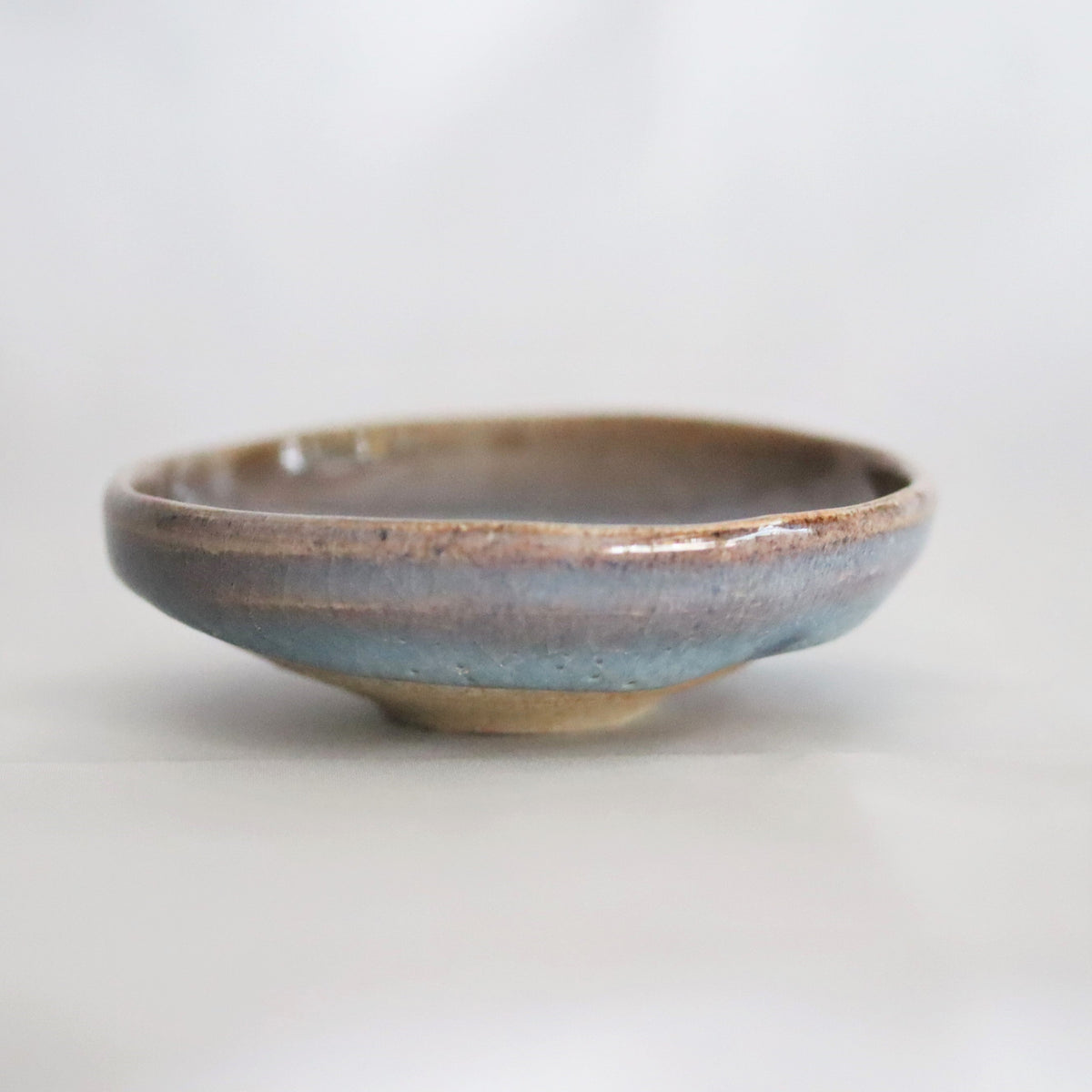 岡本作礼】碧雲唐津平ぐい呑 – うつわ御結