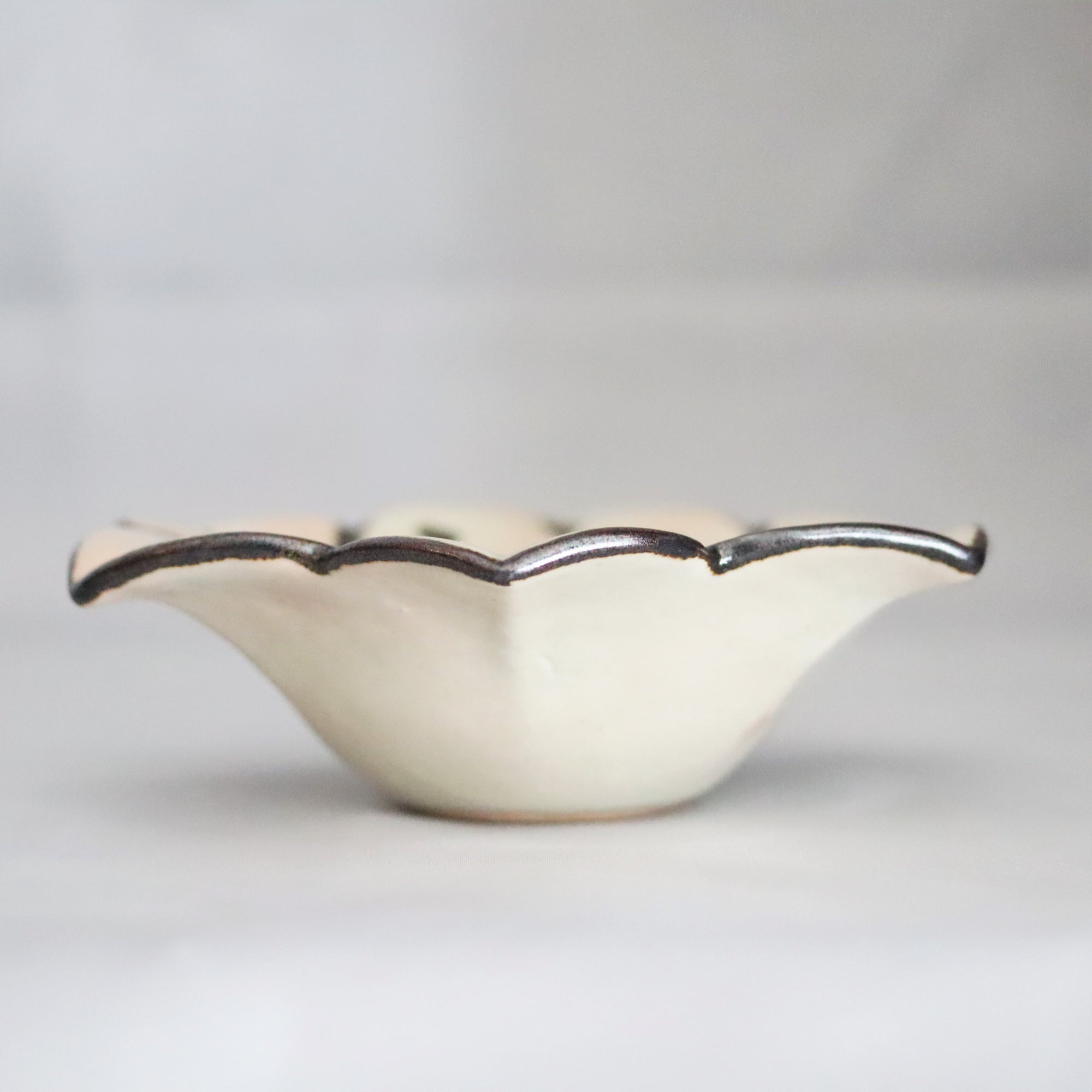 干山写百合向付