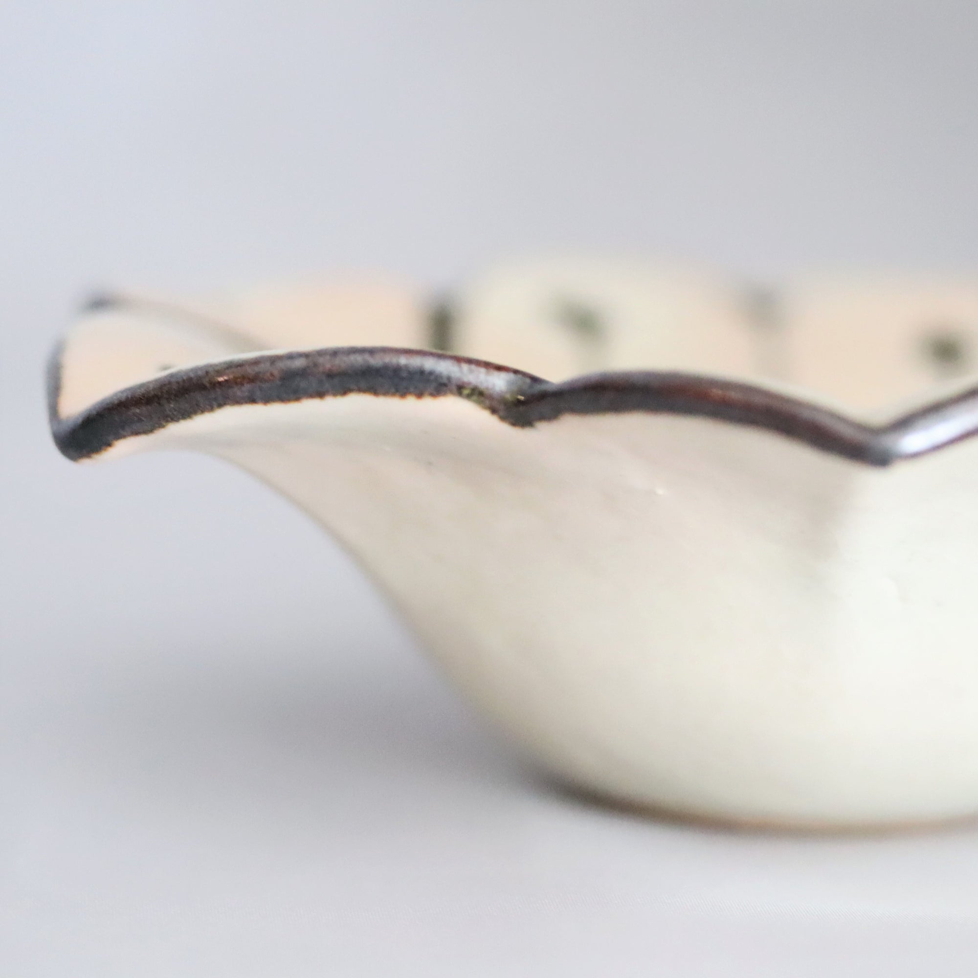 干山写百合向付