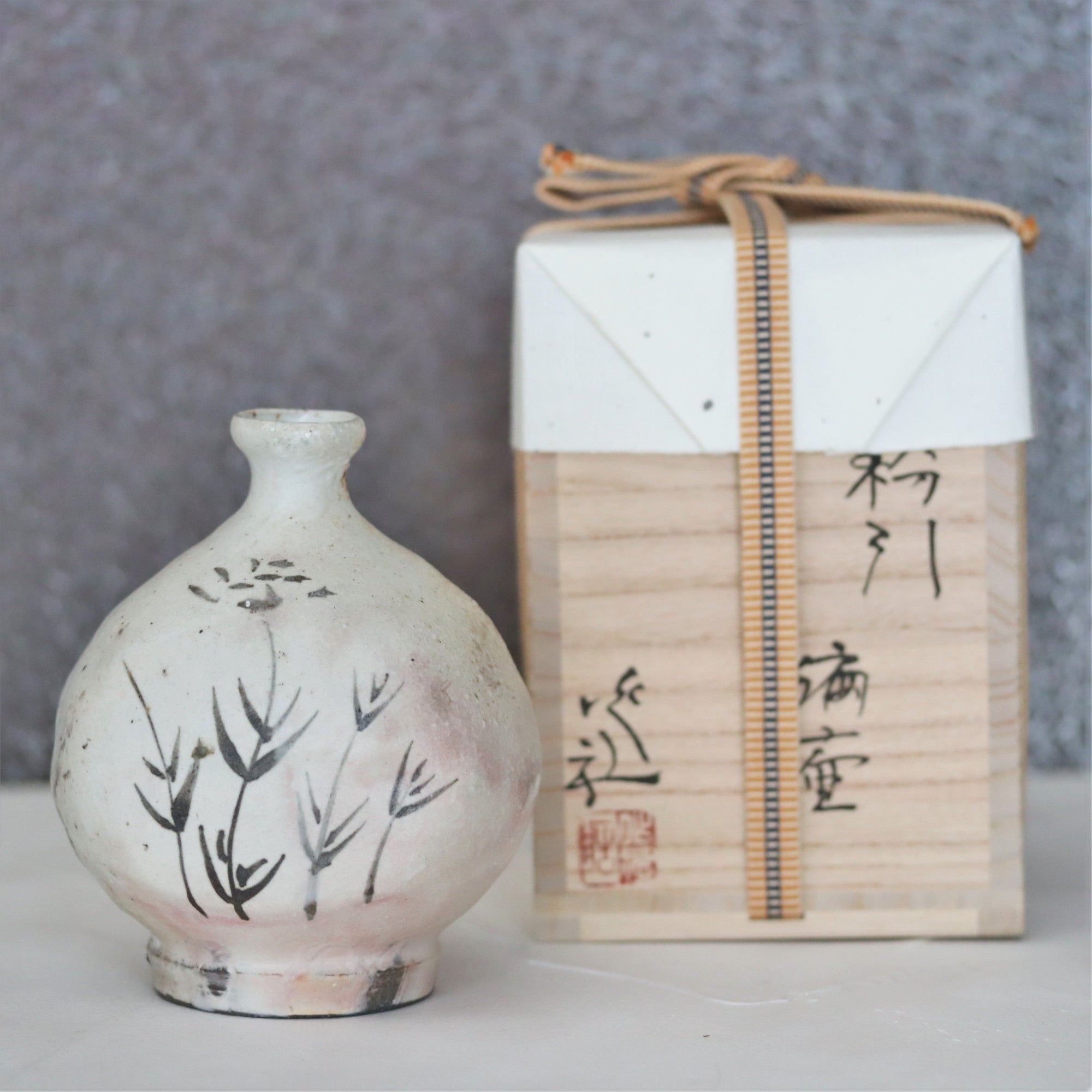 【Sakurei Okamoto】E-Kohiki-Henko sake bottle