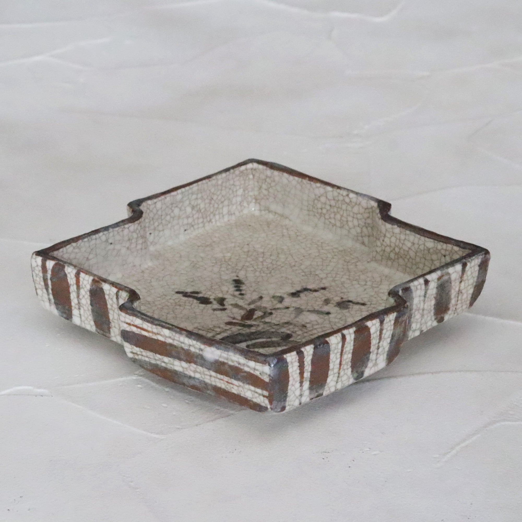 菱形板刺松树皮