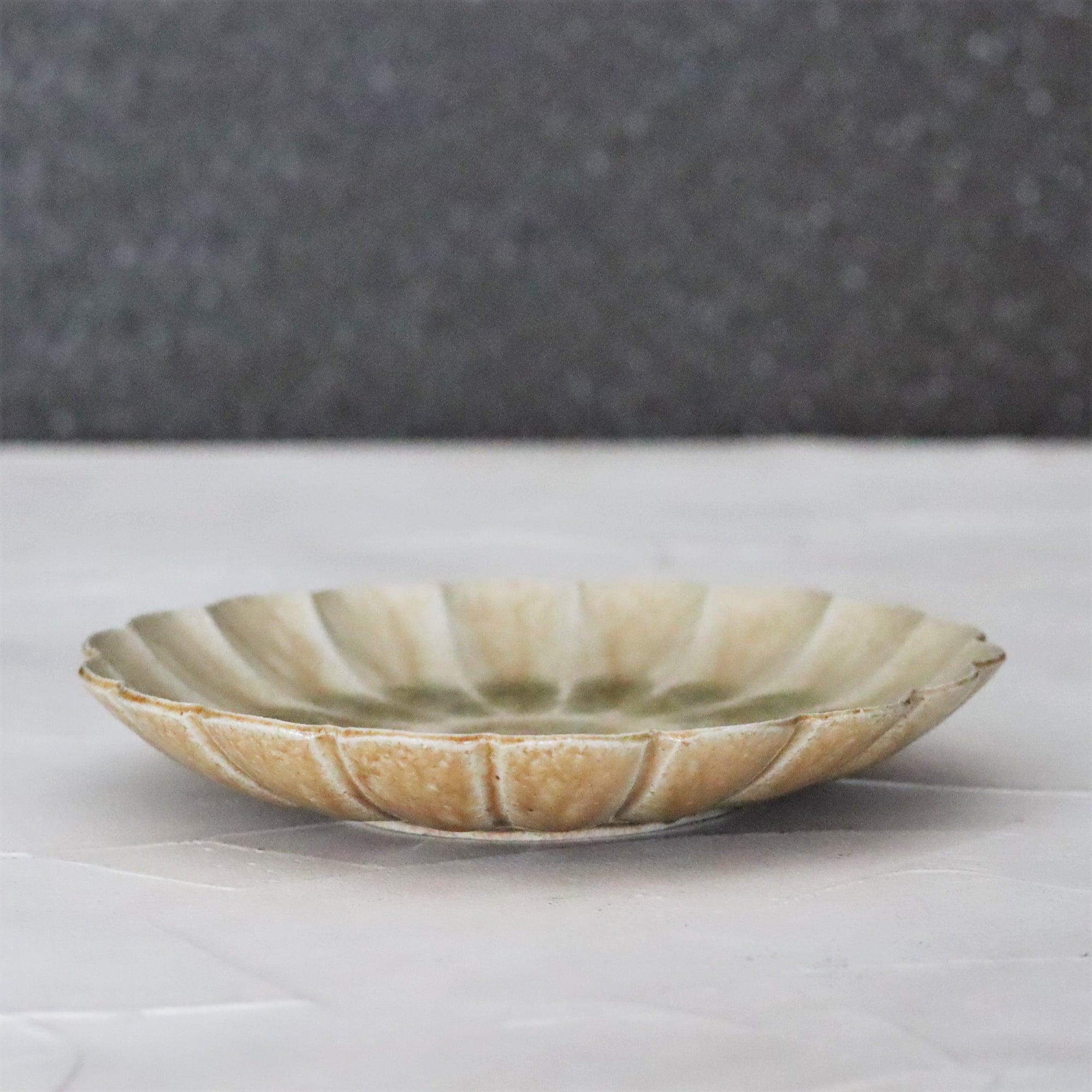 【雪ノ浦裕一】琥珀釉菊花皿