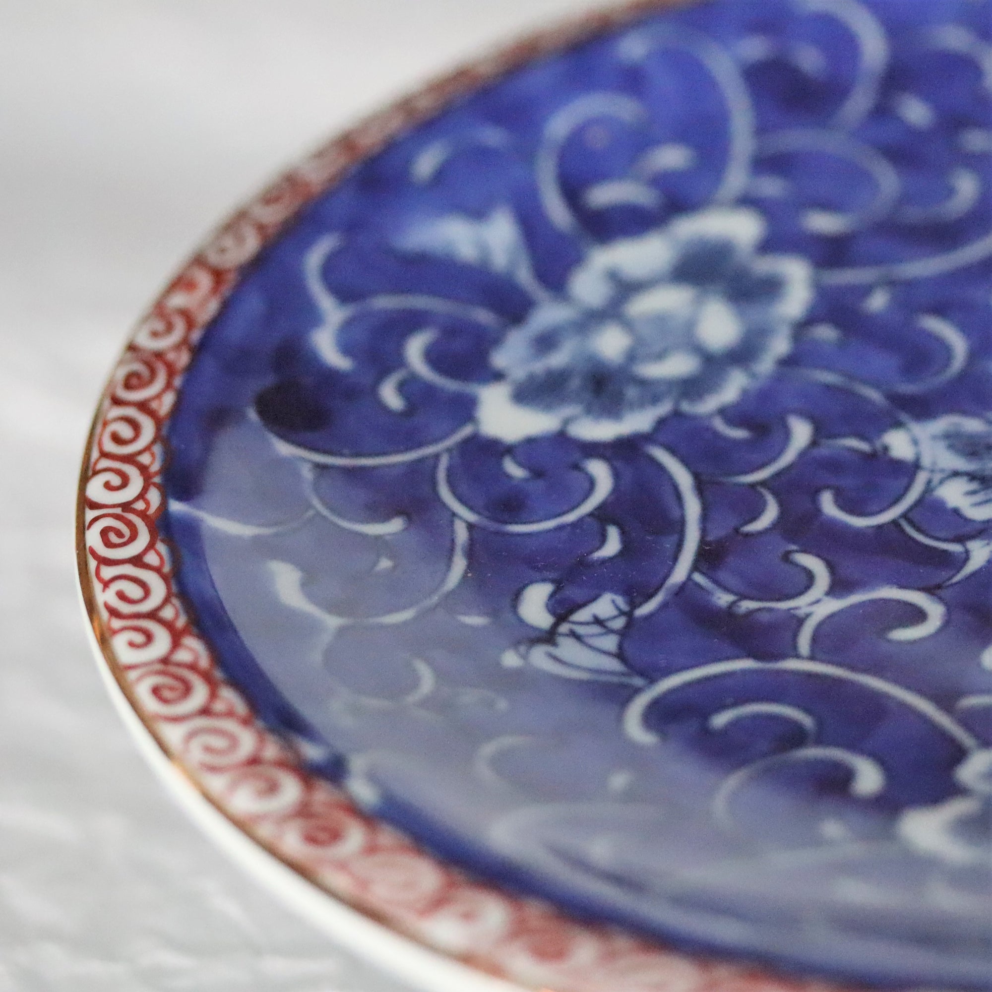 染锦蔓藤花纹高盘