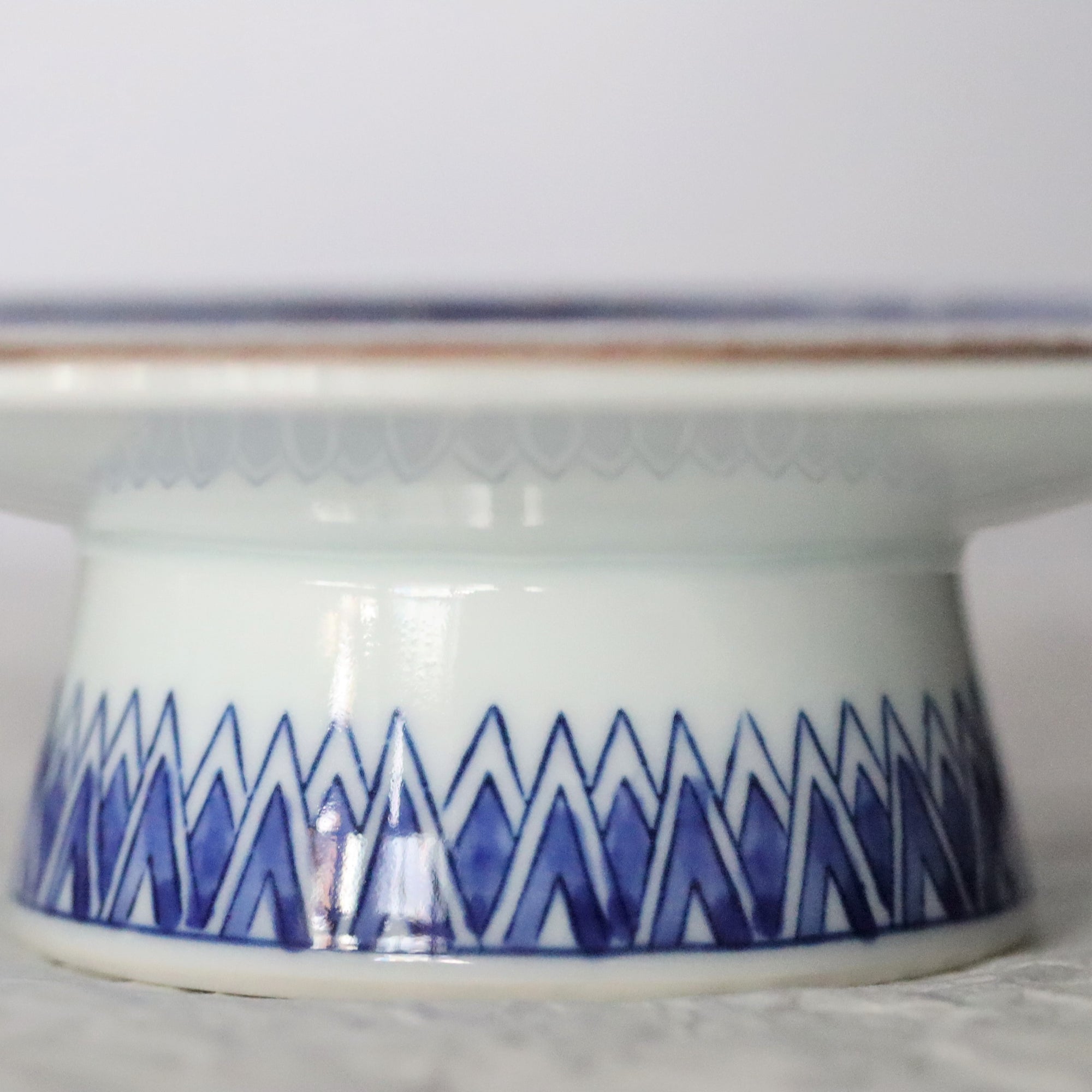 染锦蔓藤花纹高盘