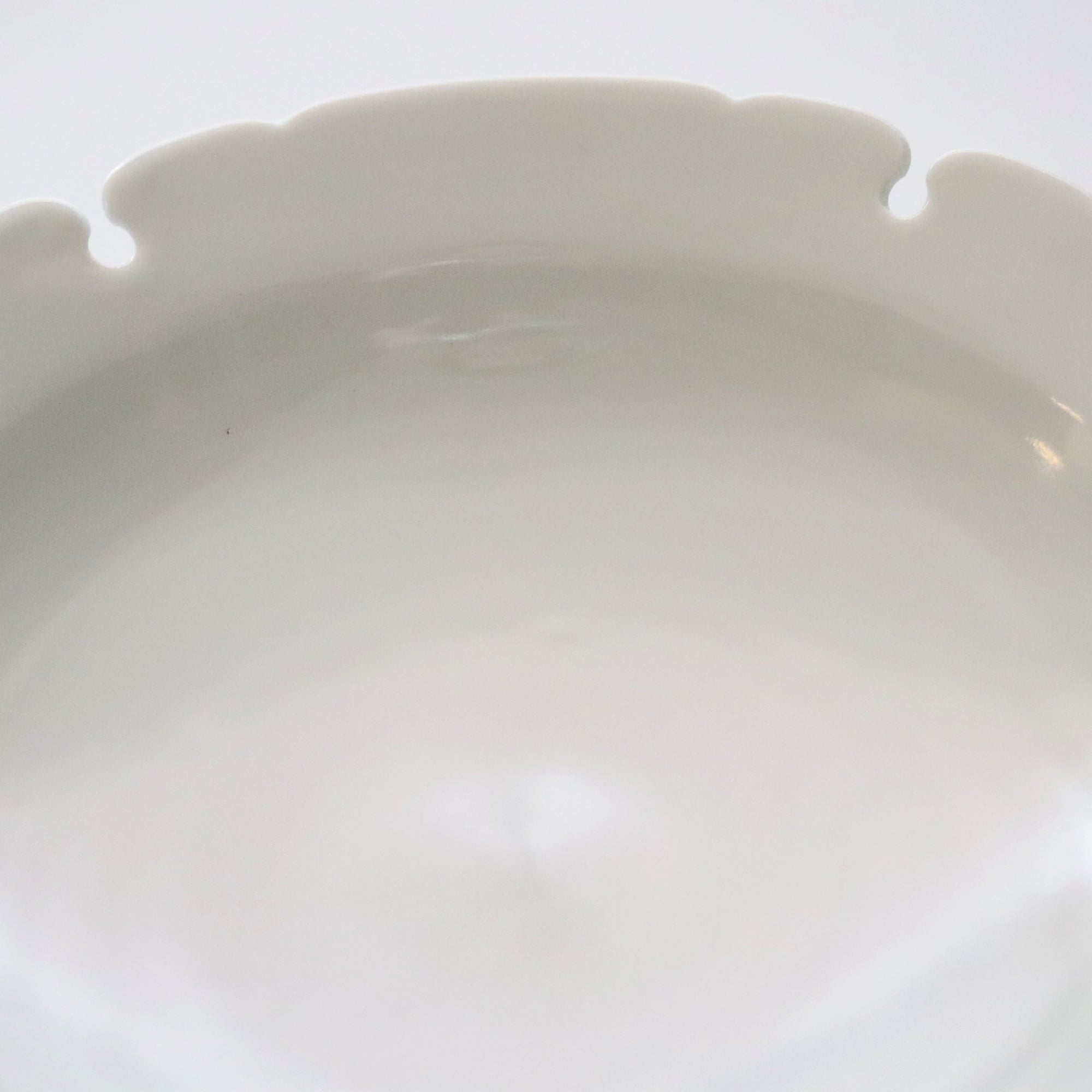 白磁雪輪6寸深皿