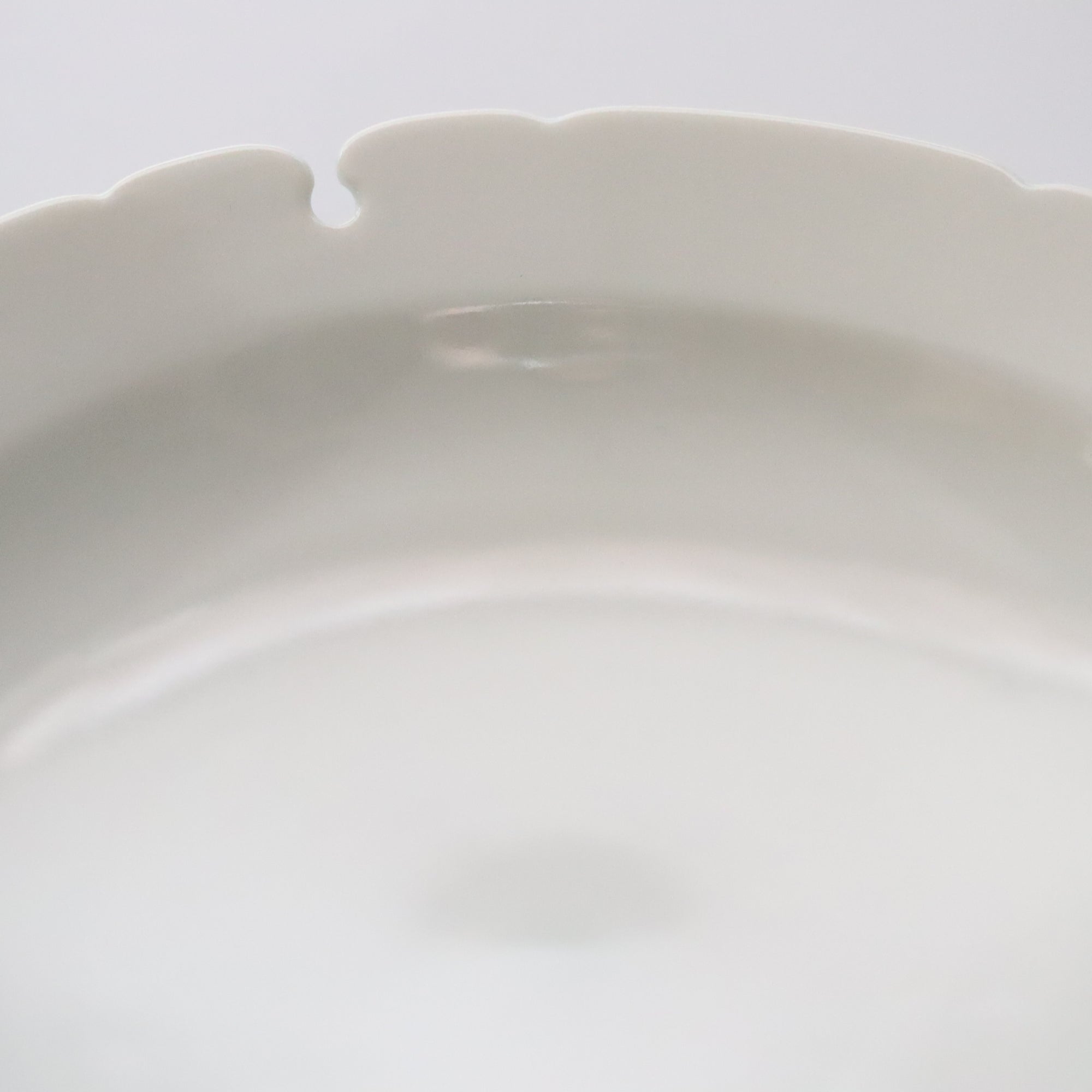 白磁雪輪6寸深皿