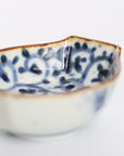 Boat-shaped small attachment with dyed octopus arabesque