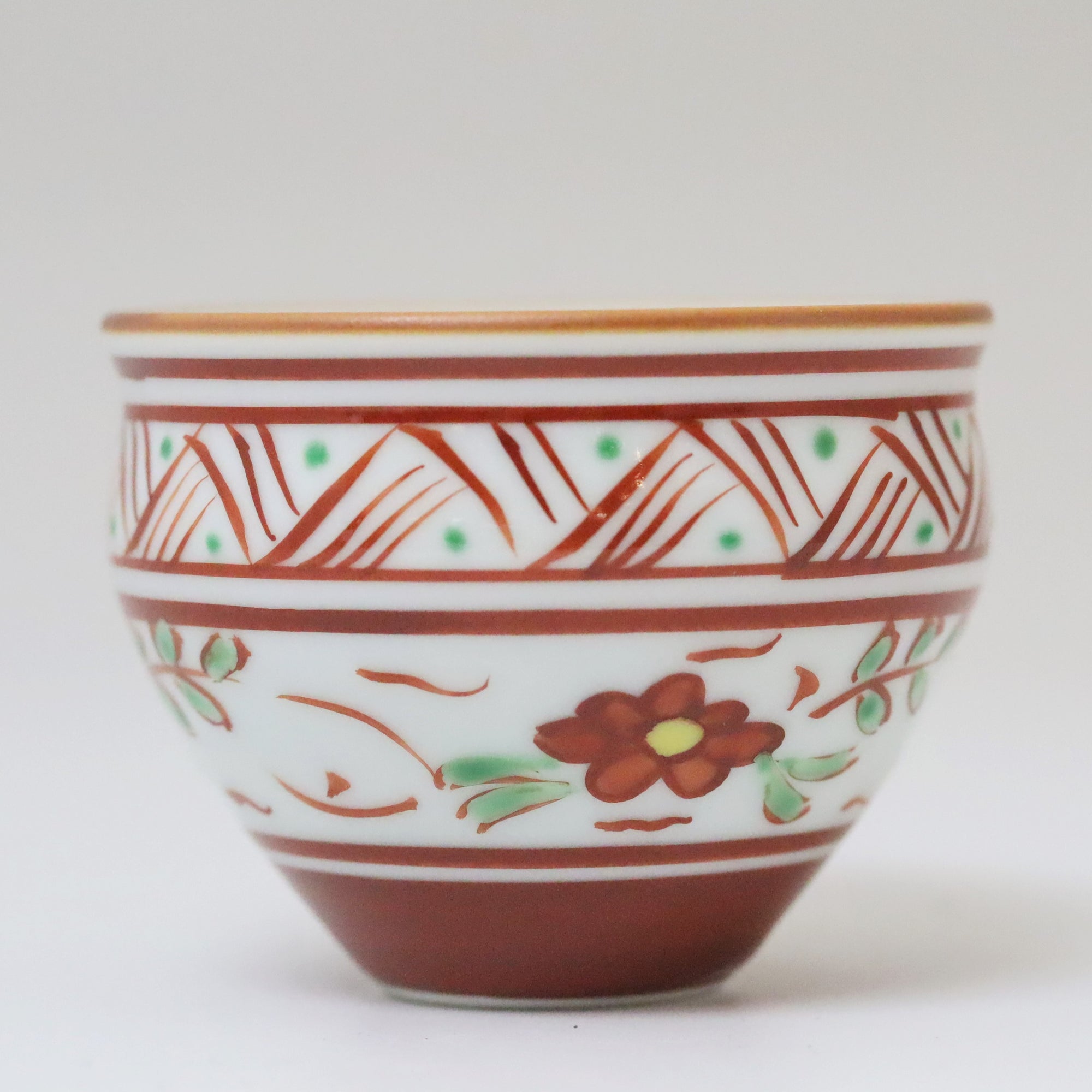 Vermilion-covered patterned flower pots