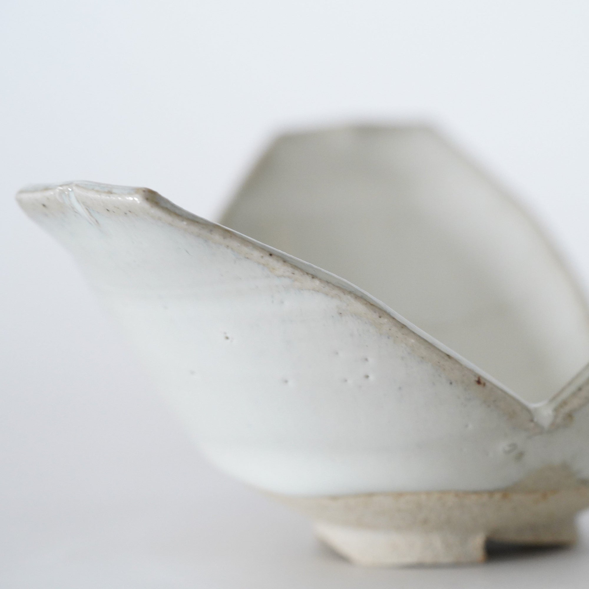 【Rui Mitoh】Ao-Karatsu round flower-shaped small plate