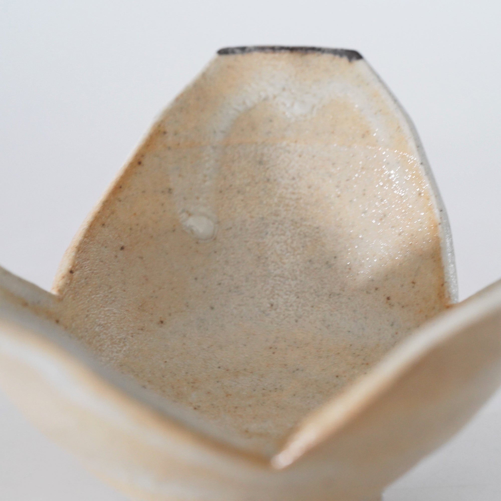 【Rui Mitoh】Ao-Karatsu round flower-shaped small plate