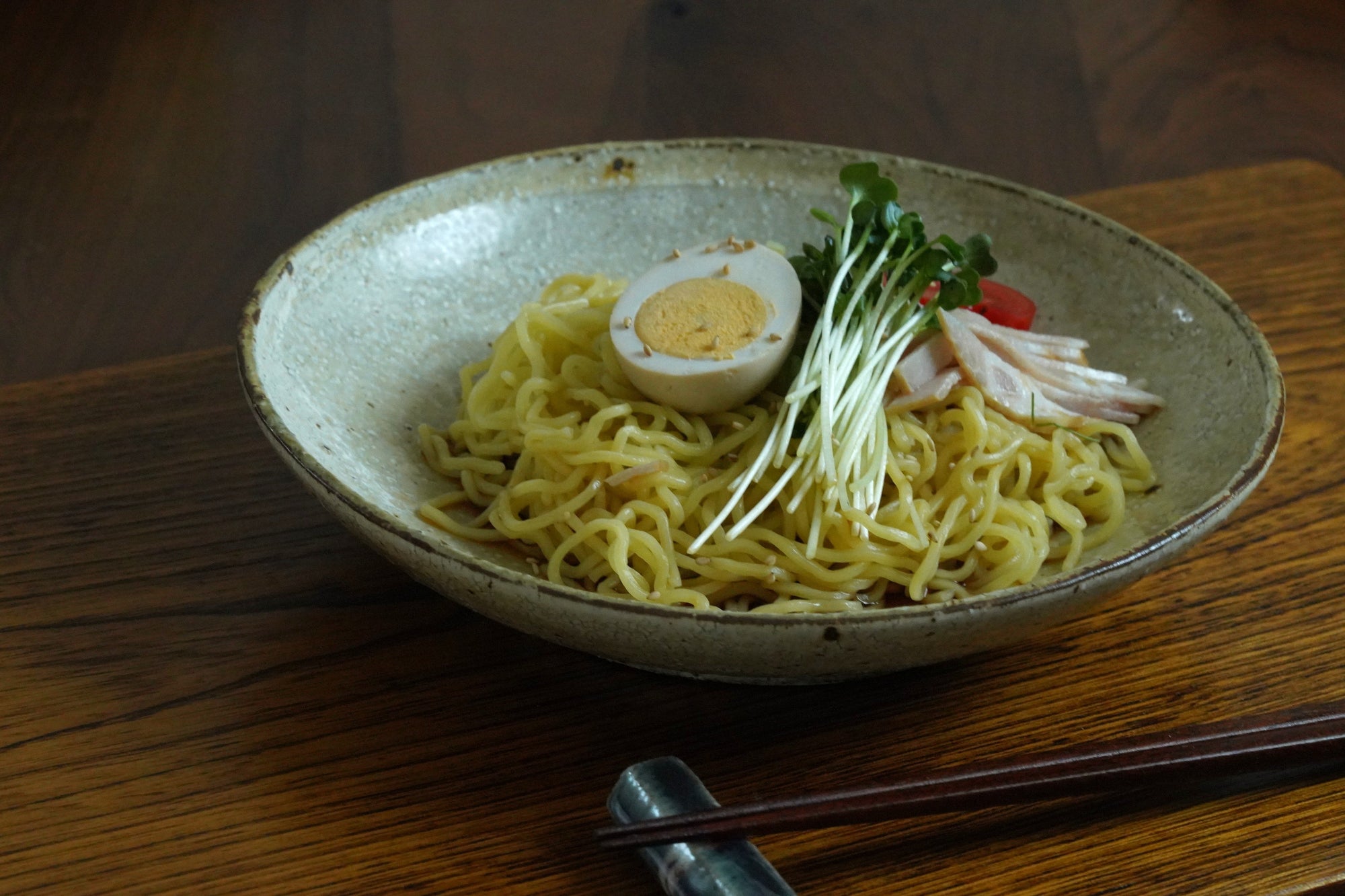 作家の器で楽しむ夏の麺料理 ｜ 涼を呼ぶ器選びと盛り付けの工夫
