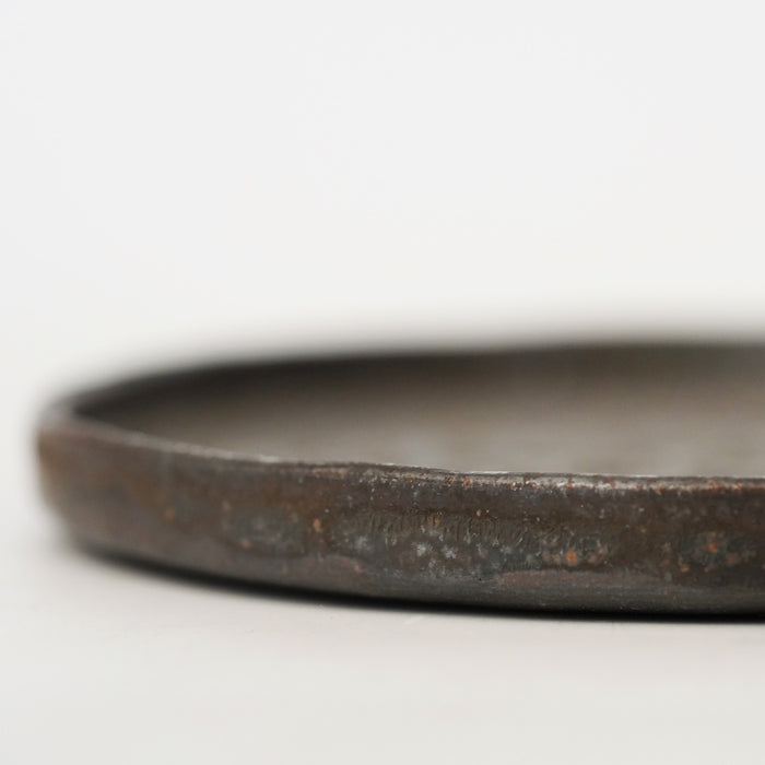 【山本英樹】玄釉縁立皿　10ｃｍ