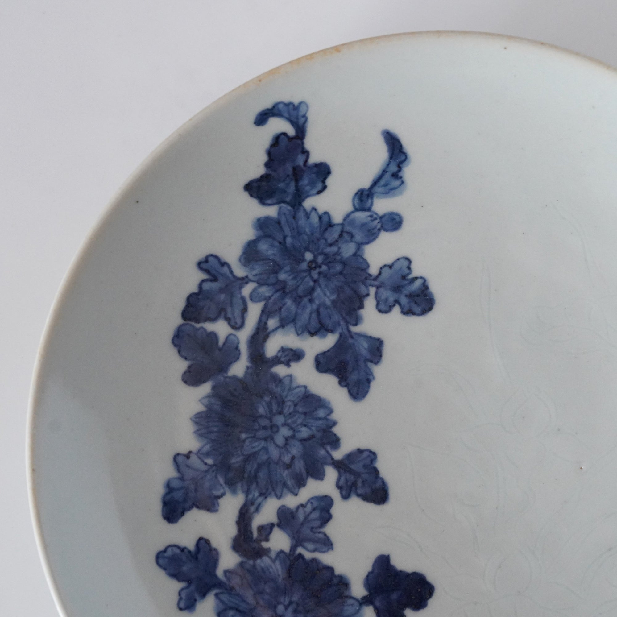 [Toshihiko Hirono] Old dyed chrysanthemum lotus carved plate