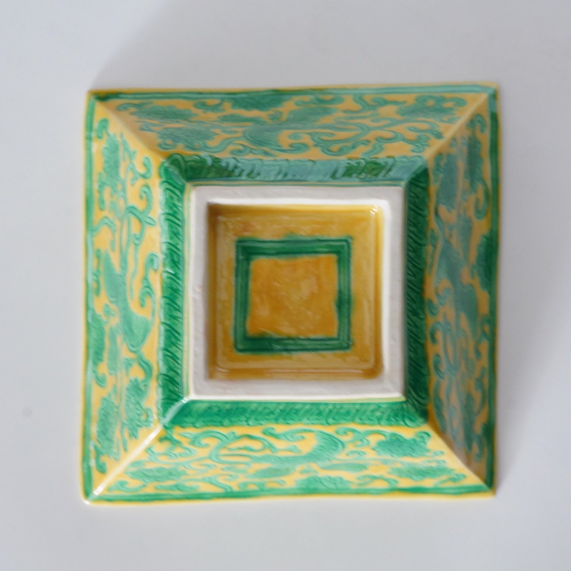 [Toshihiko Hirono] Yellow ground green color phoenix carving with four directions