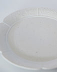 [Bunshogama] White porcelain 6-inch flower plate with flower pattern