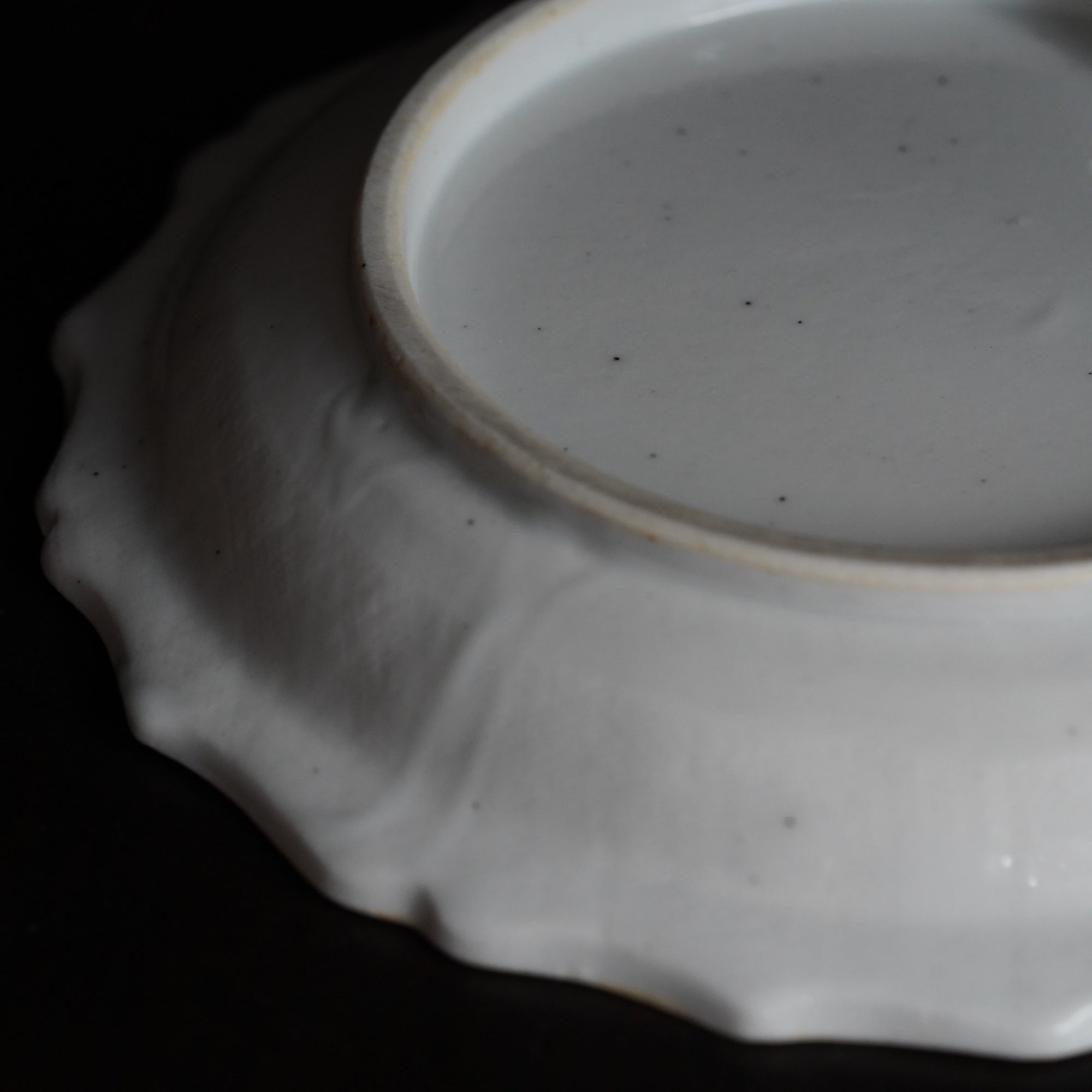 [Bunshogama] White porcelain 5-inch flower rim plate