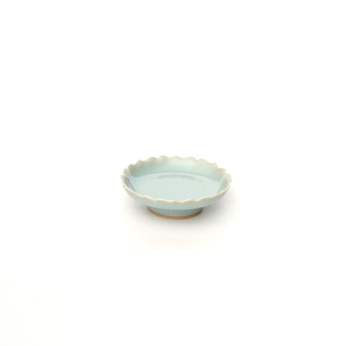 [Taku Kiyama] Powdered celadon ring flower hand salt plate