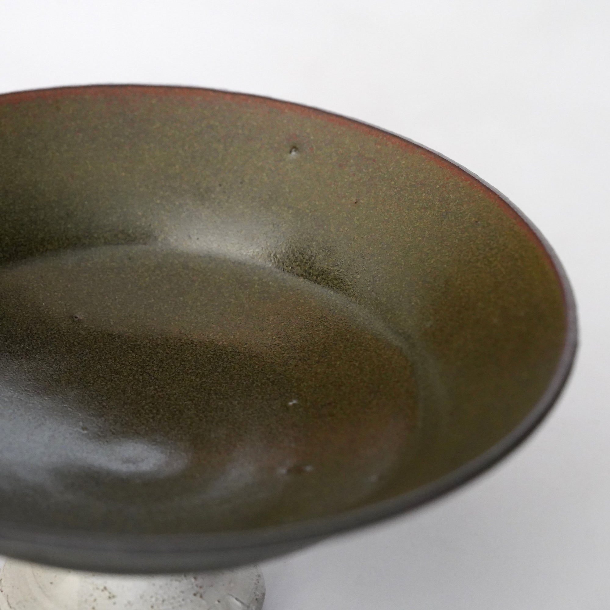 [Etsushi Noguchi] Black glaze stem plate