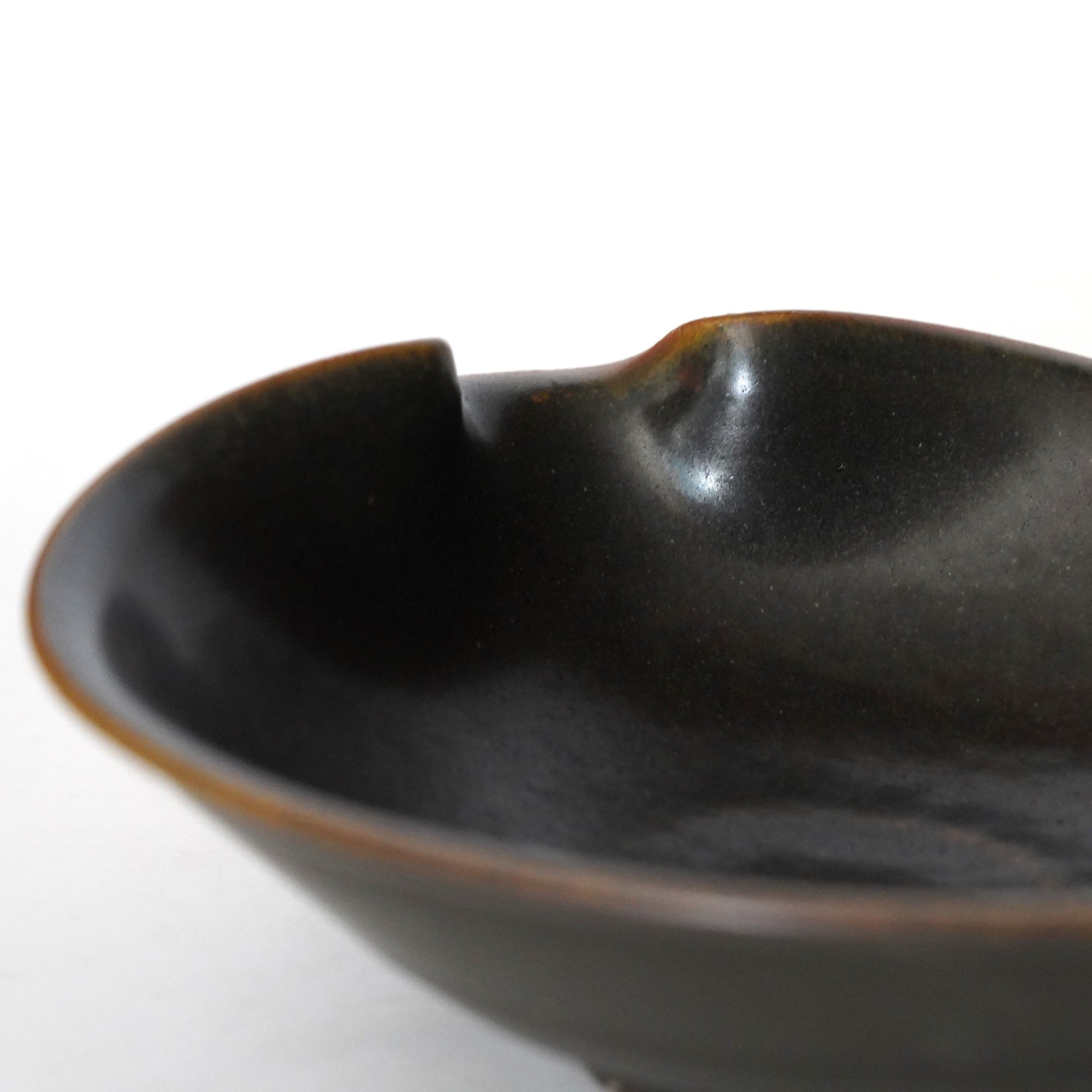 [Nobuyuki Furuya] Black glaze with Katakuchi Mukai