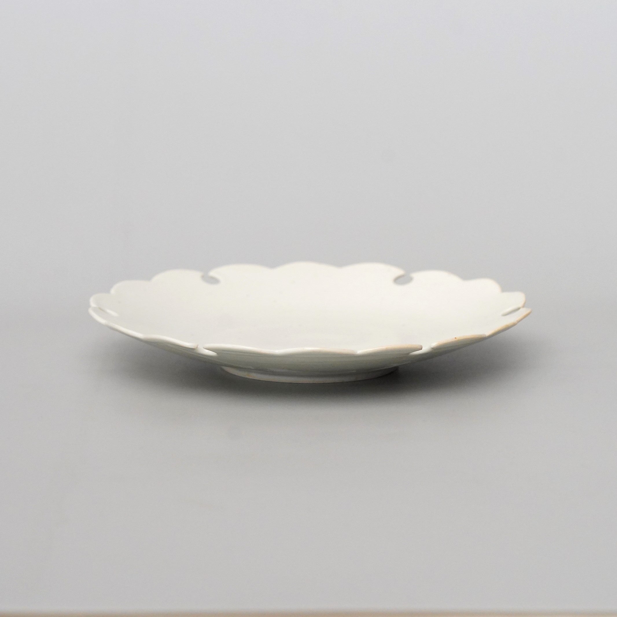 幾田晴子】白瓷雪輪6寸皿 – うつわ御結