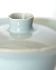 [Taku Kiyama] Powder celadon ridge flower lid bowl