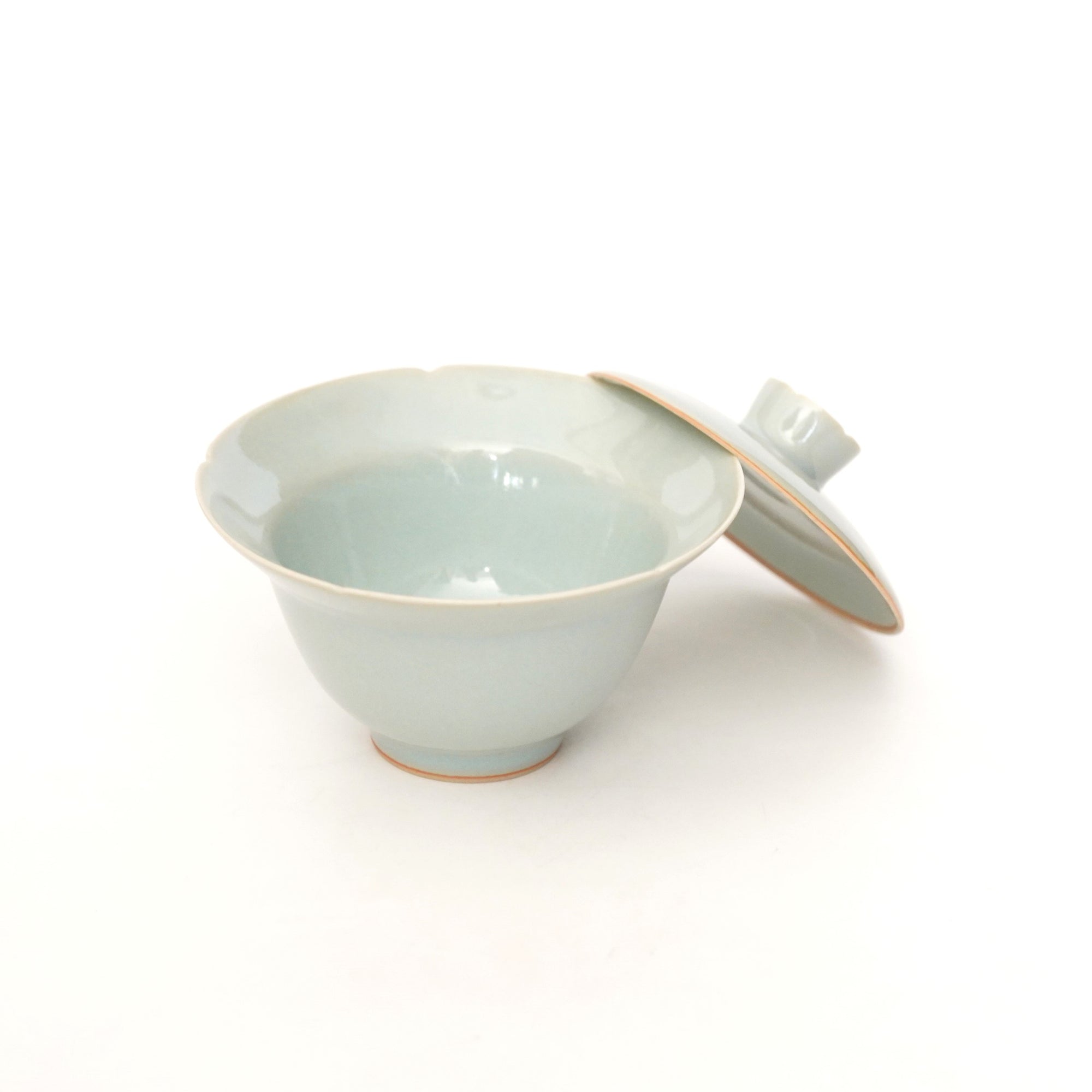 [Taku Kiyama] Powder celadon ridge flower lid bowl