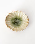 round flower-shaped small plate