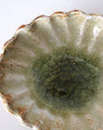 round flower-shaped small plate