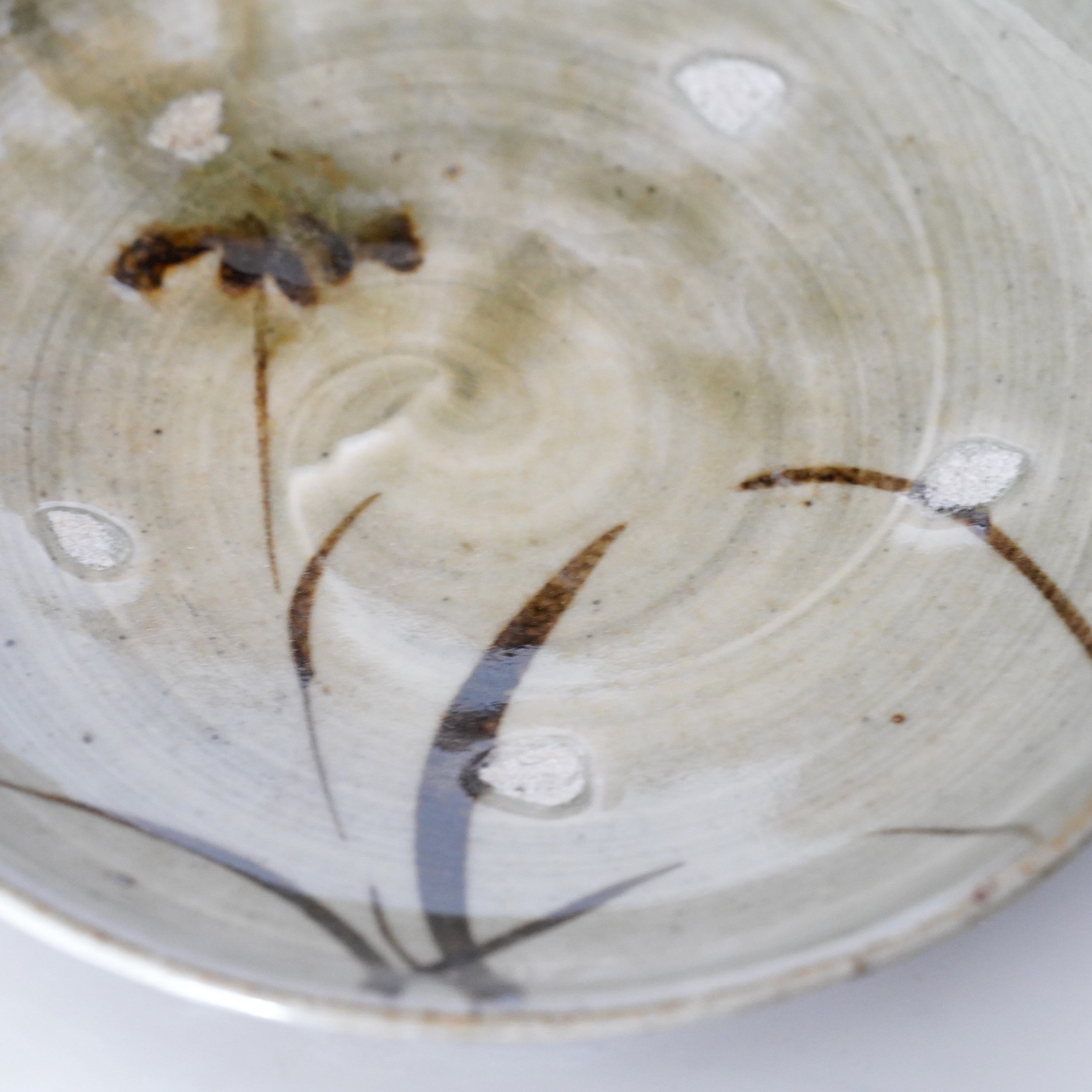 光藤佐 皿 光藤佐】絵刷毛目輪花皿 5.5寸 – うつわ御結