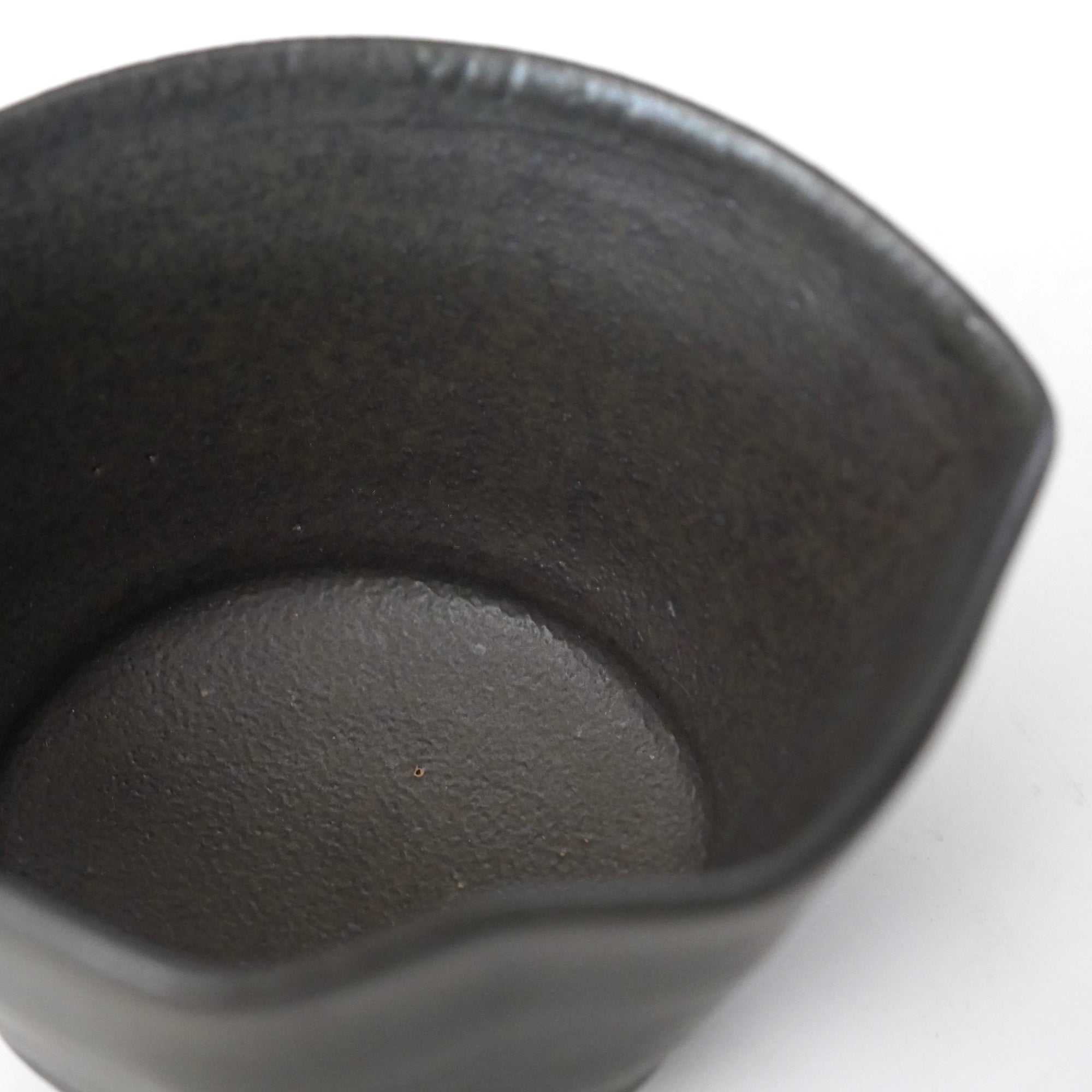 【Gason Toogawa】Kuro-karatsu fan-shaped Mukou-zuke